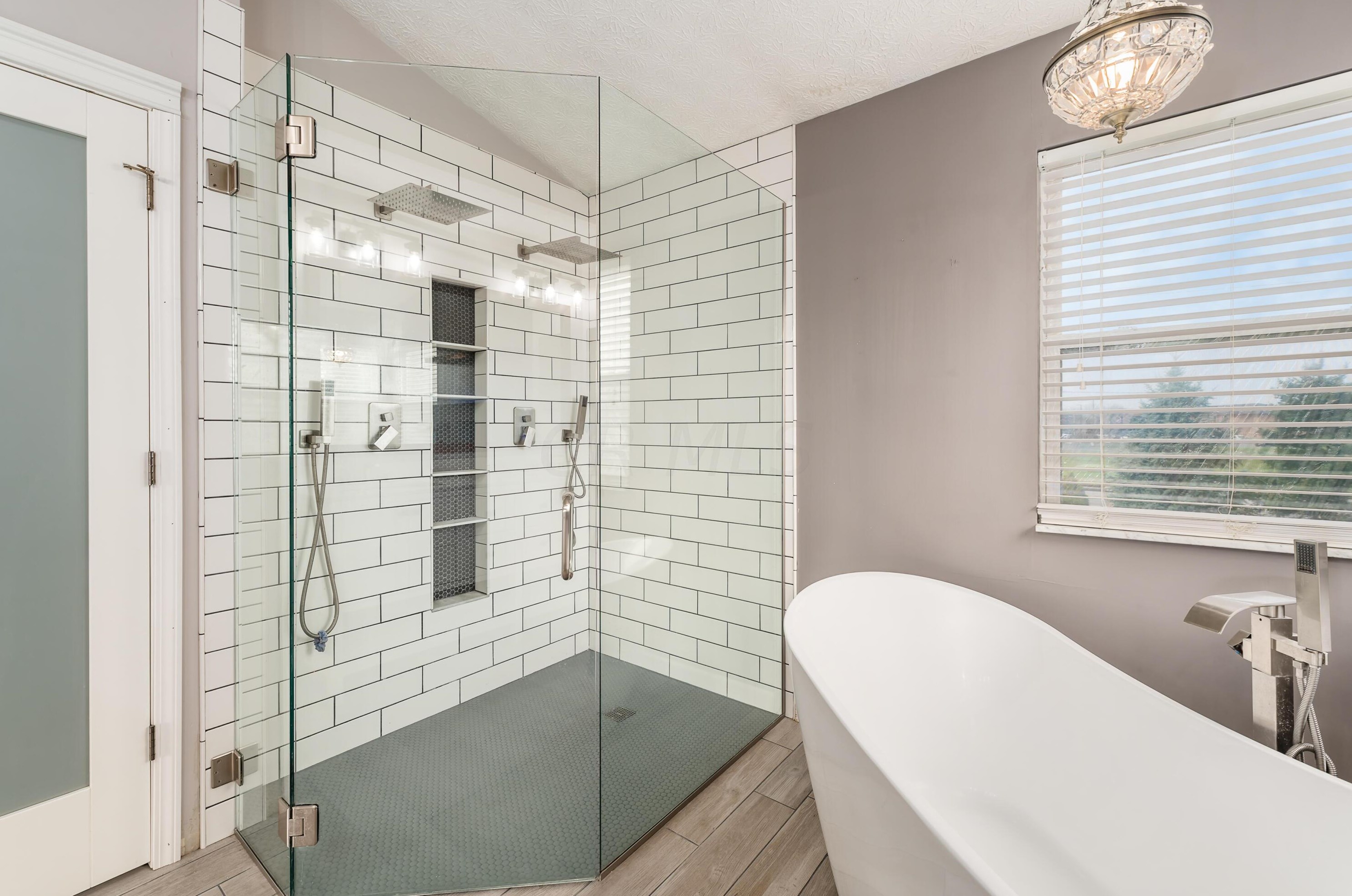 6436 Hemmingford Dr, Cnl Wnchstr OH  43110-8632 exterior