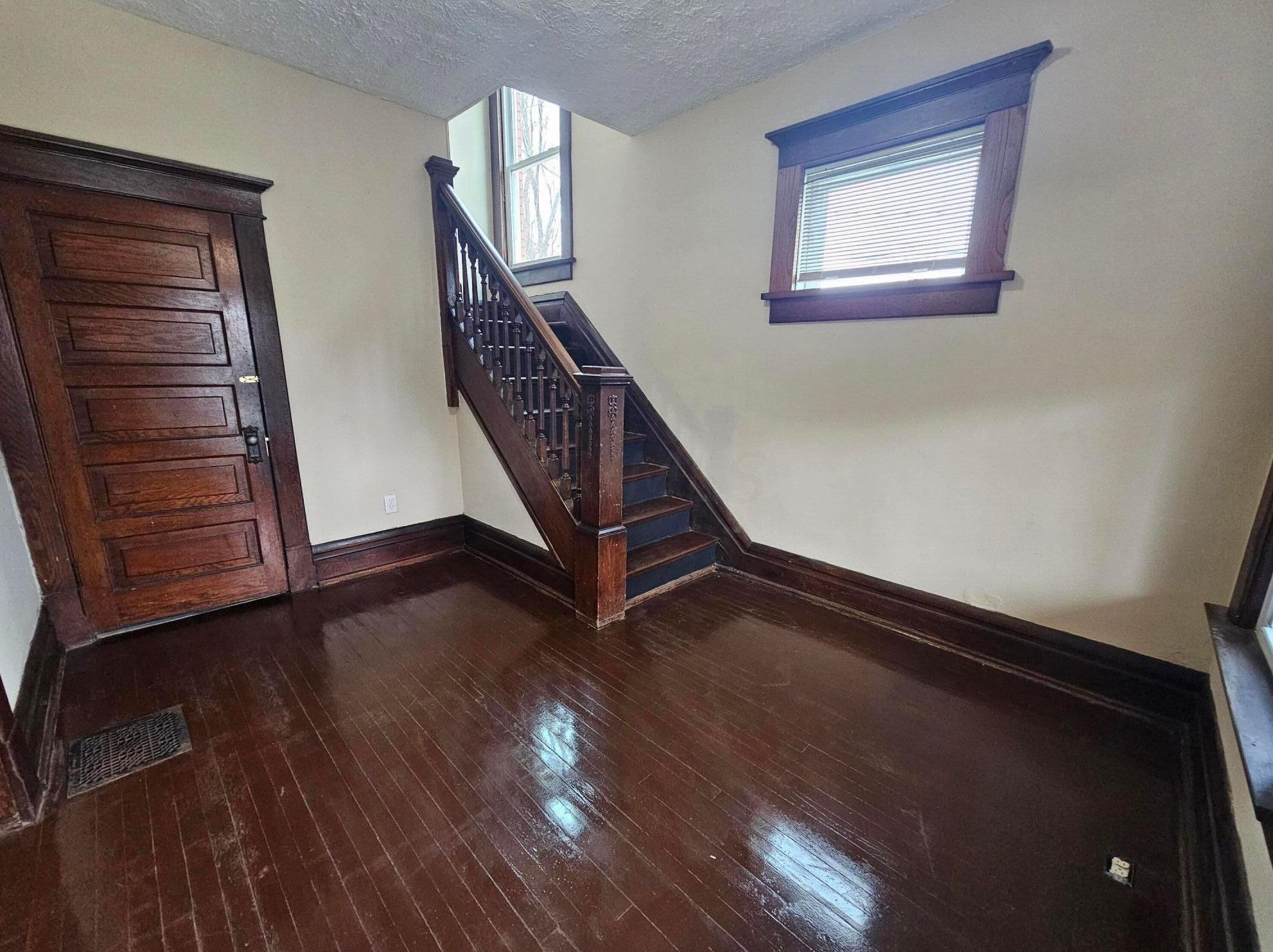 831 Linwood Ave, Columbus, OH 43206