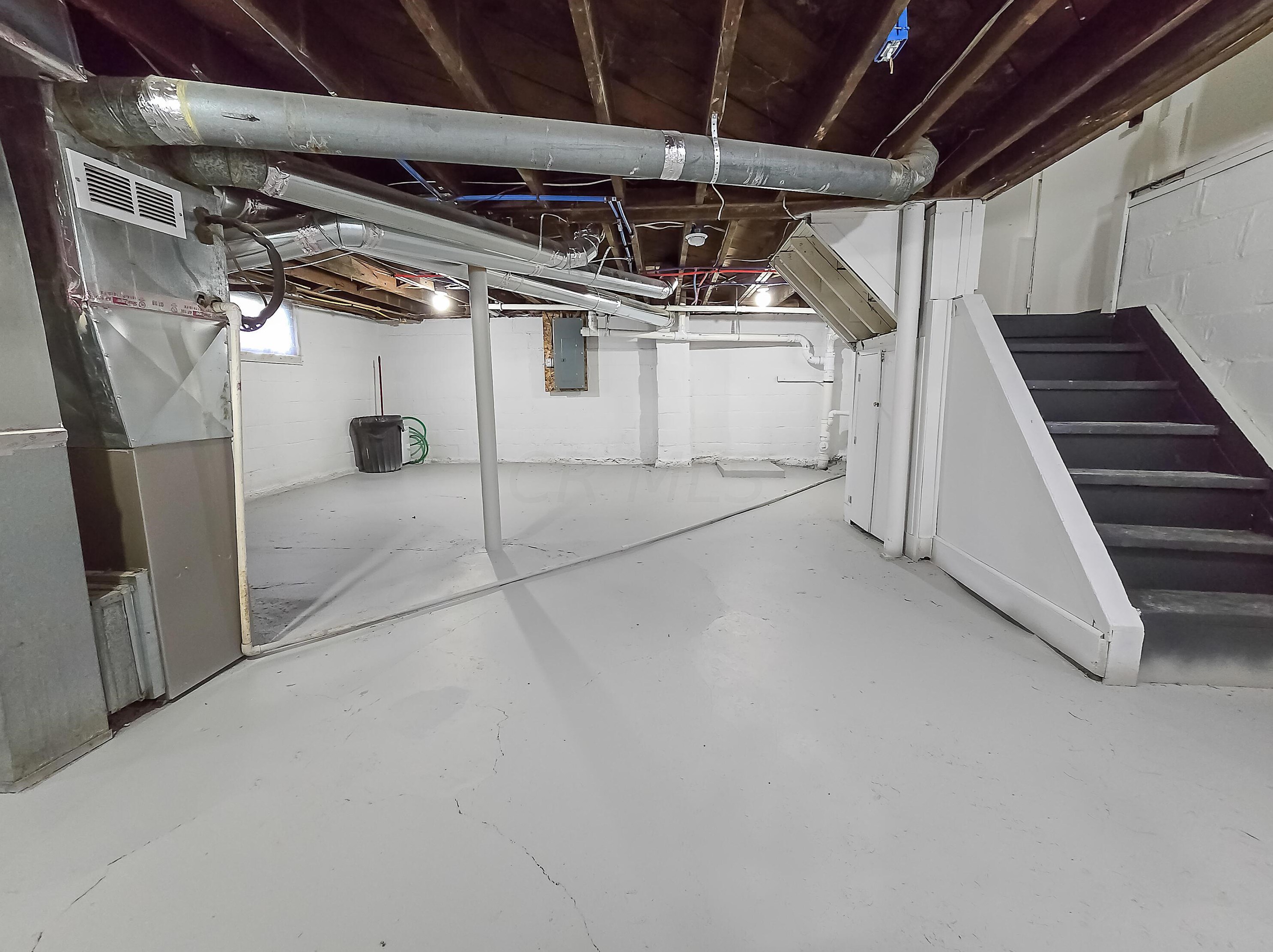 2208 Willamont Ave, Columbus OH  43219-2658 exterior