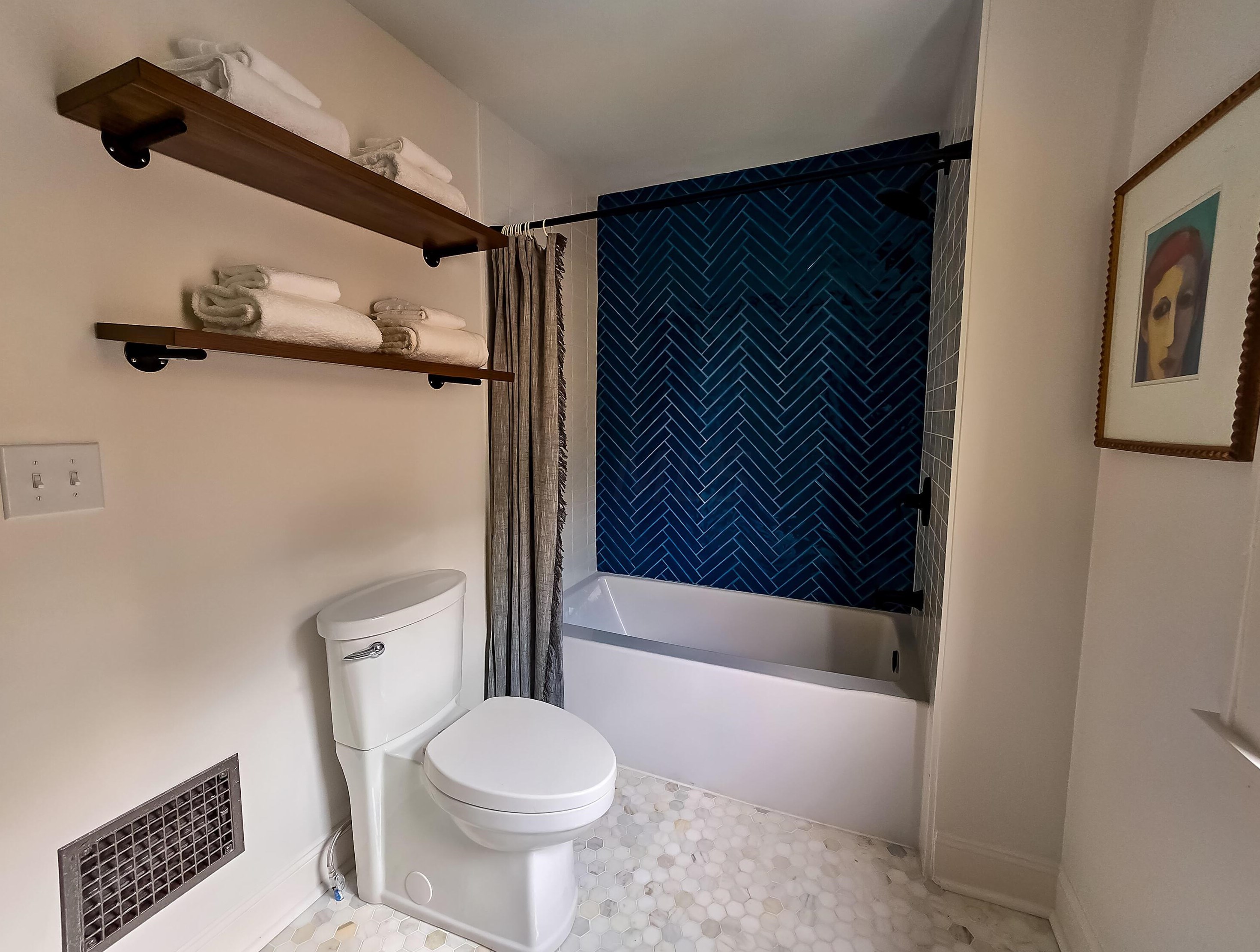 2208 Willamont Ave, Columbus OH  43219-2658 exterior