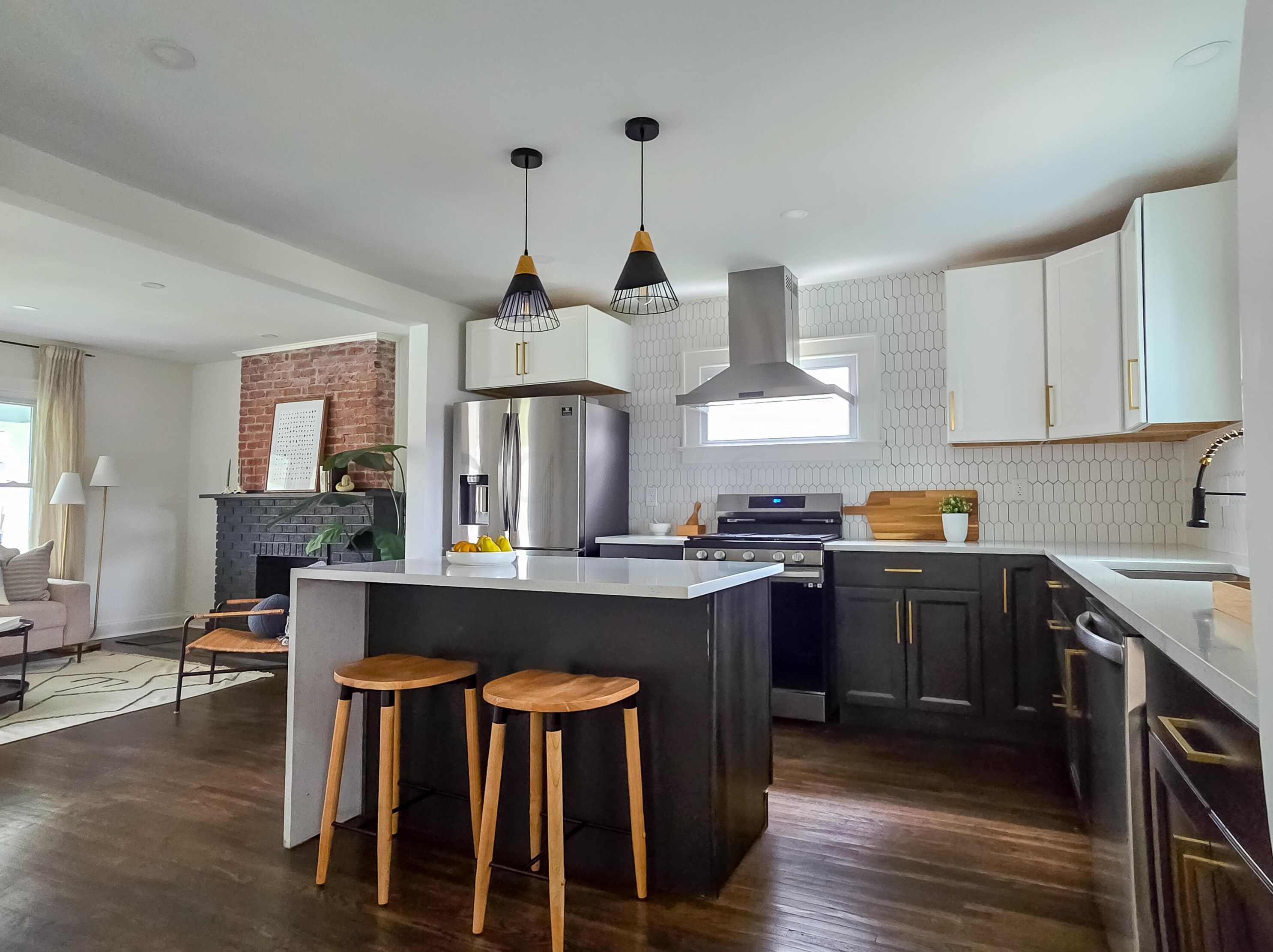 2208 Willamont Ave, Columbus OH  43219-2658 exterior