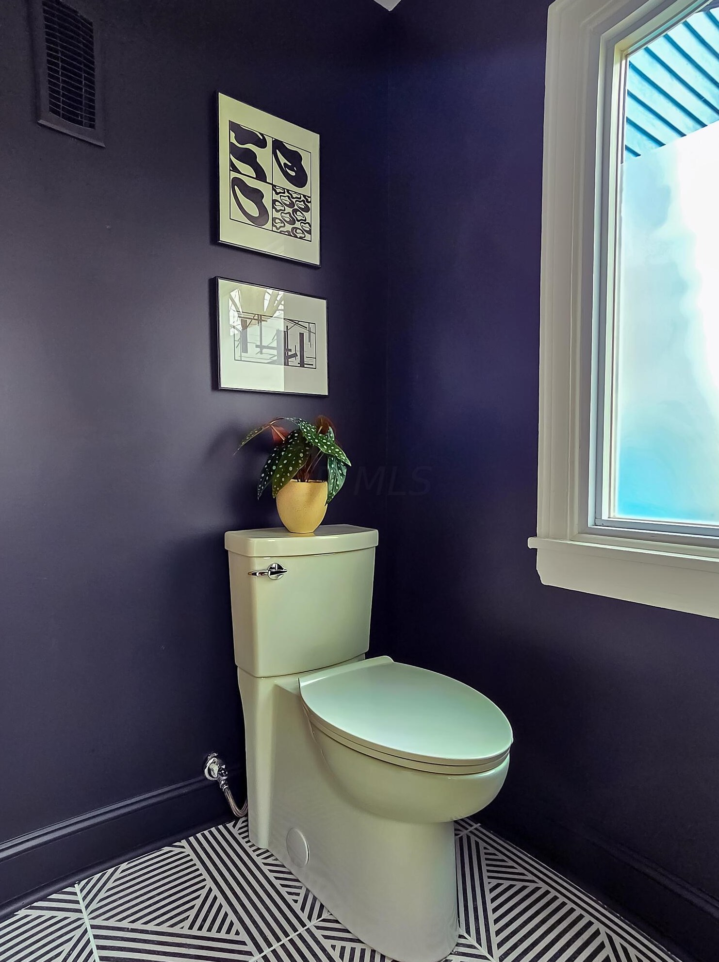 2208 Willamont Ave, Columbus OH  43219-2658 exterior