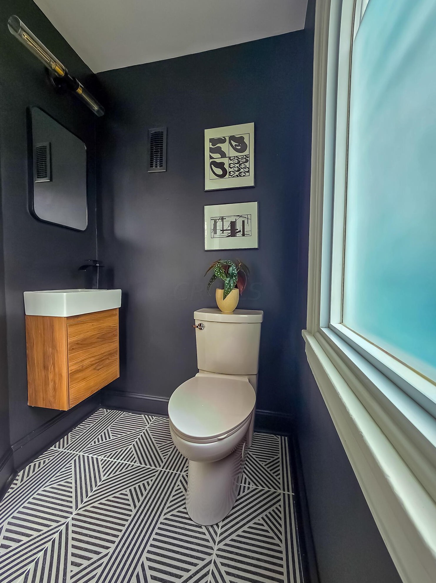 2208 Willamont Ave, Columbus OH  43219-2658 exterior