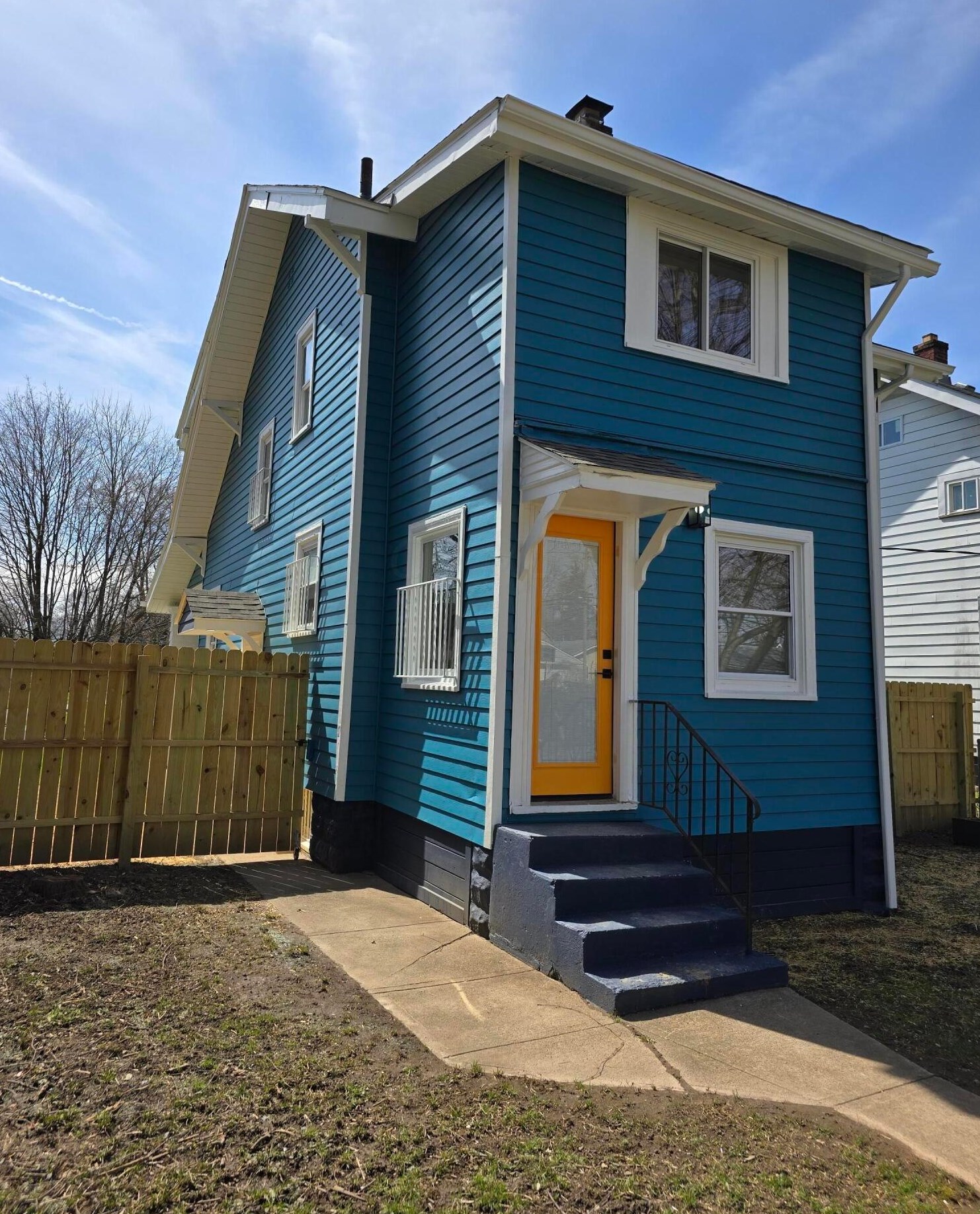 2208 Willamont Ave, Columbus OH  43219-2658 exterior