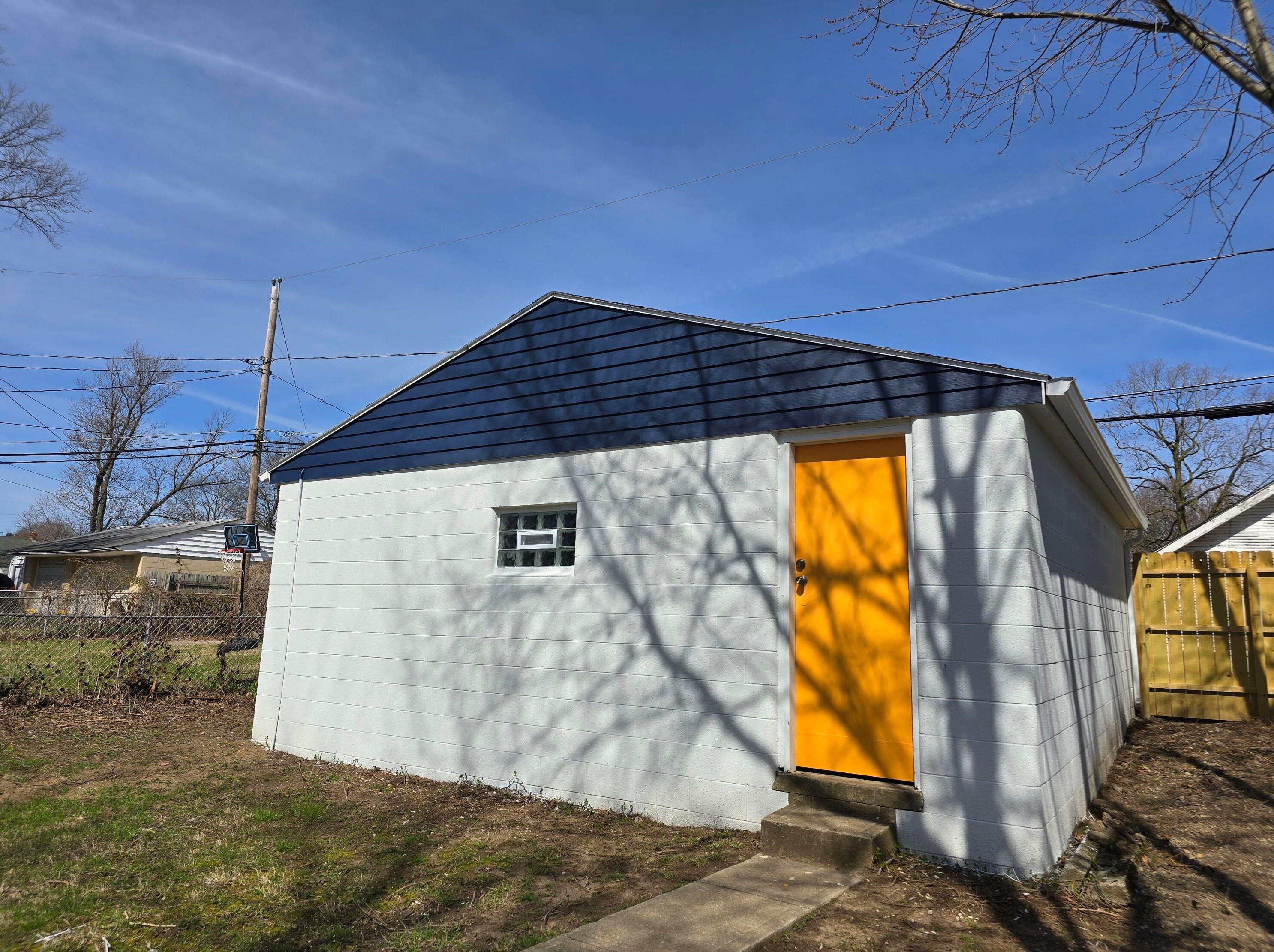 2208 Willamont Ave, Columbus OH  43219-2658 exterior