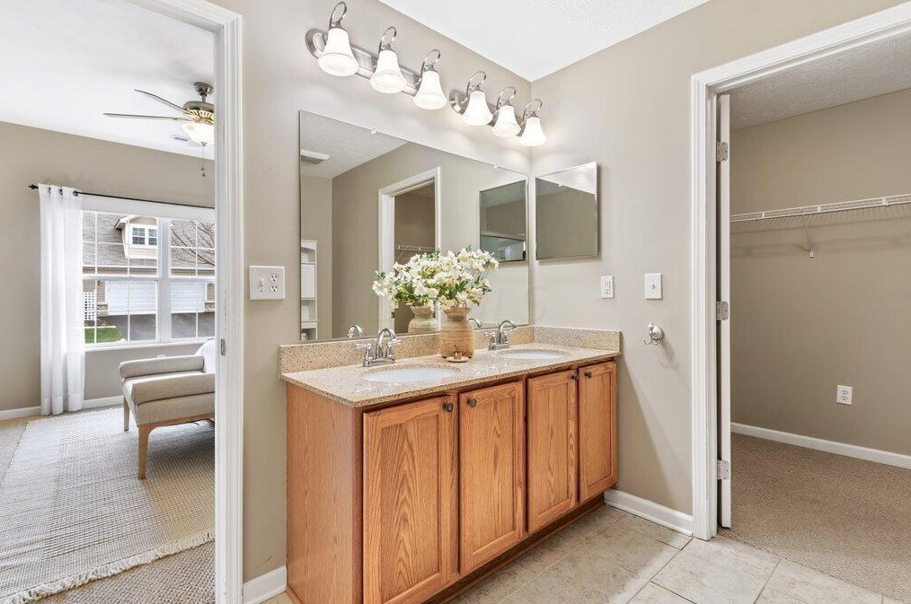 345 Cover Pl, Columbus OH 43235-6452 exterior