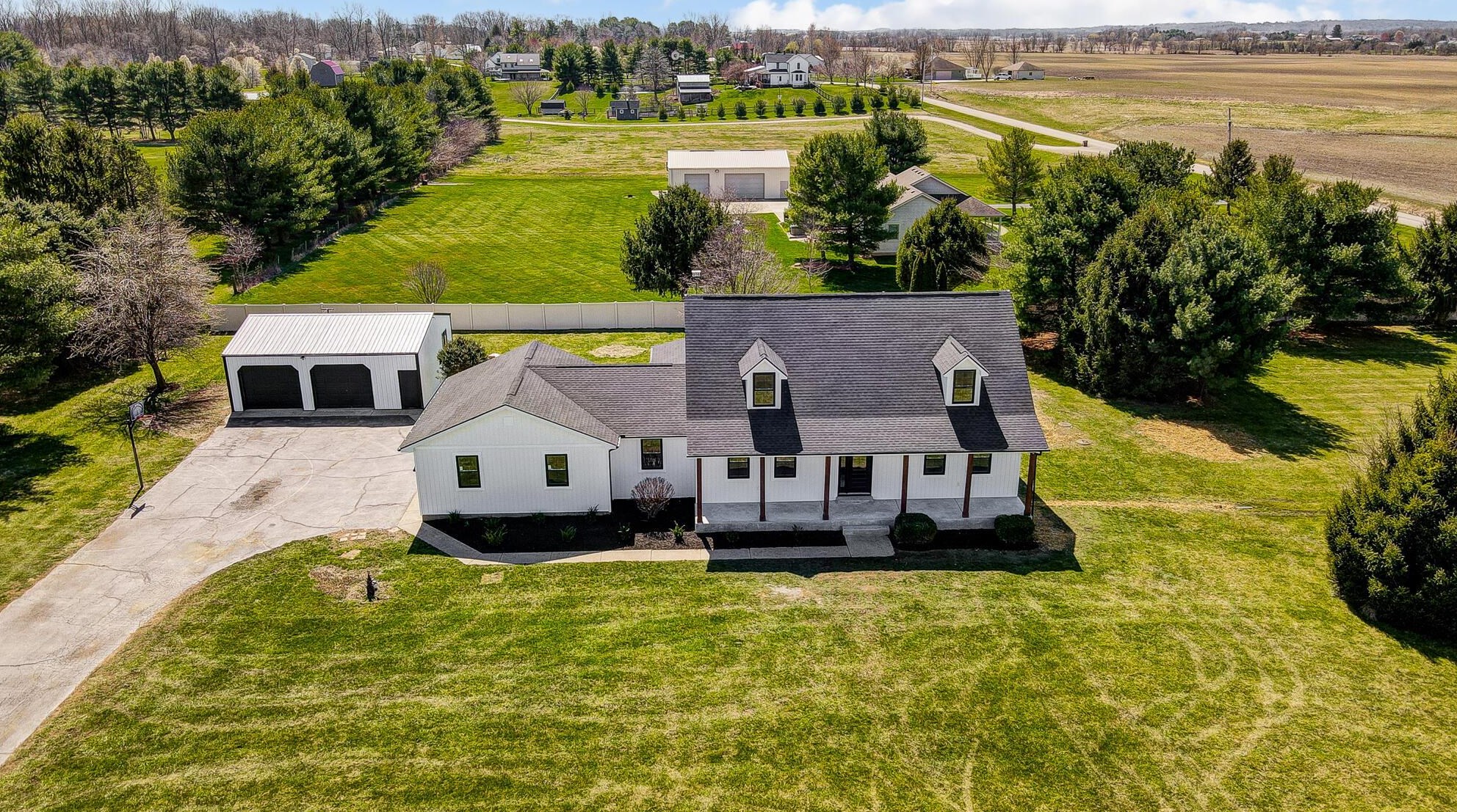 4453 Pleasantville Rd, Carroll, OH 43112