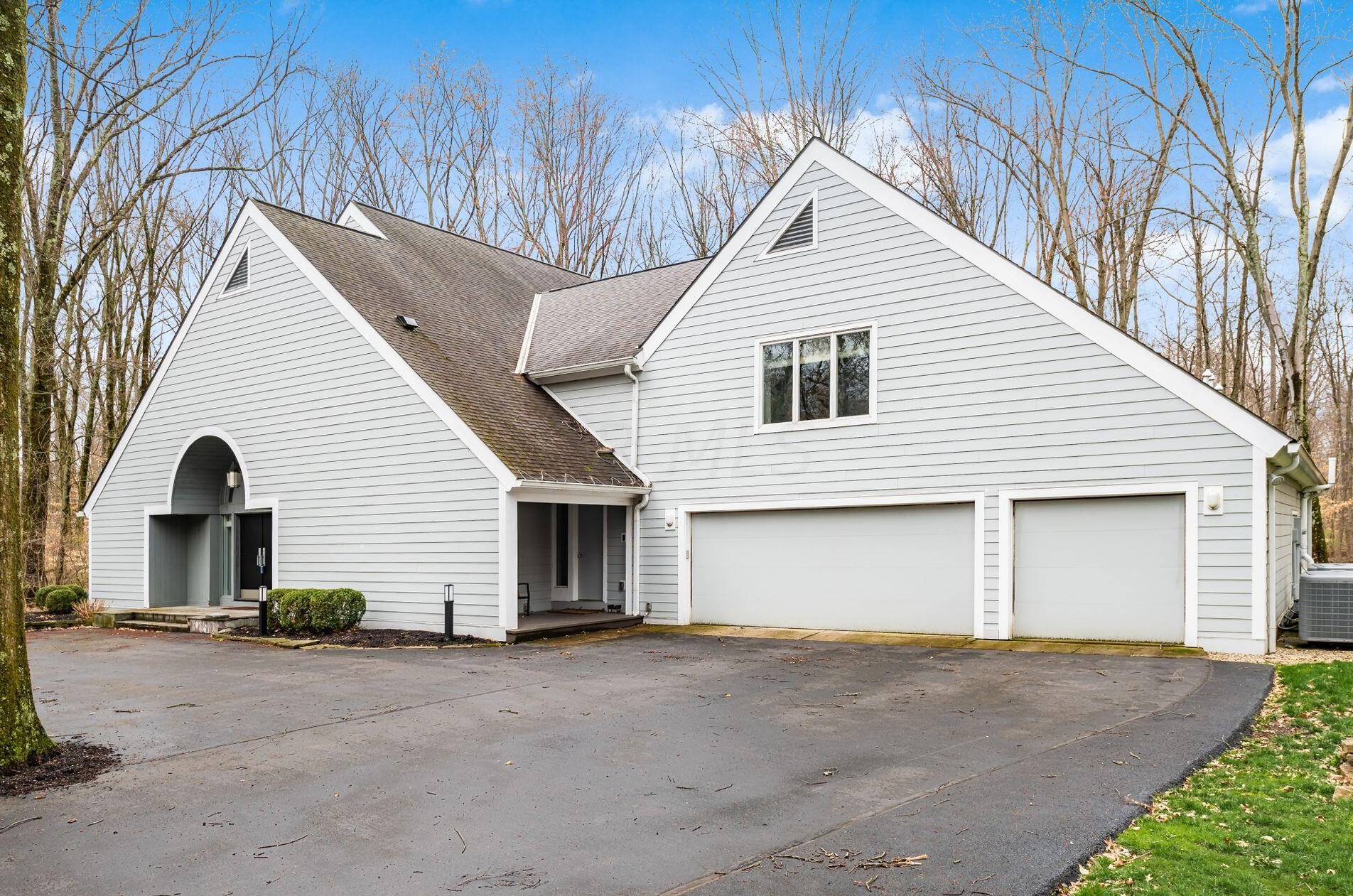 5622 Clark State Rd, Columbus, OH 43230-1904