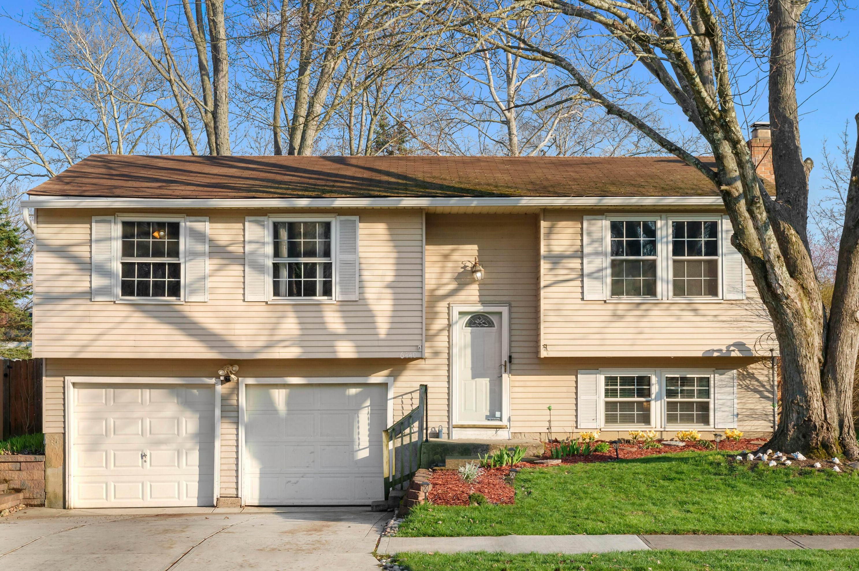 6440 Goldfinch Dr, Westerville, OH 43081-3714