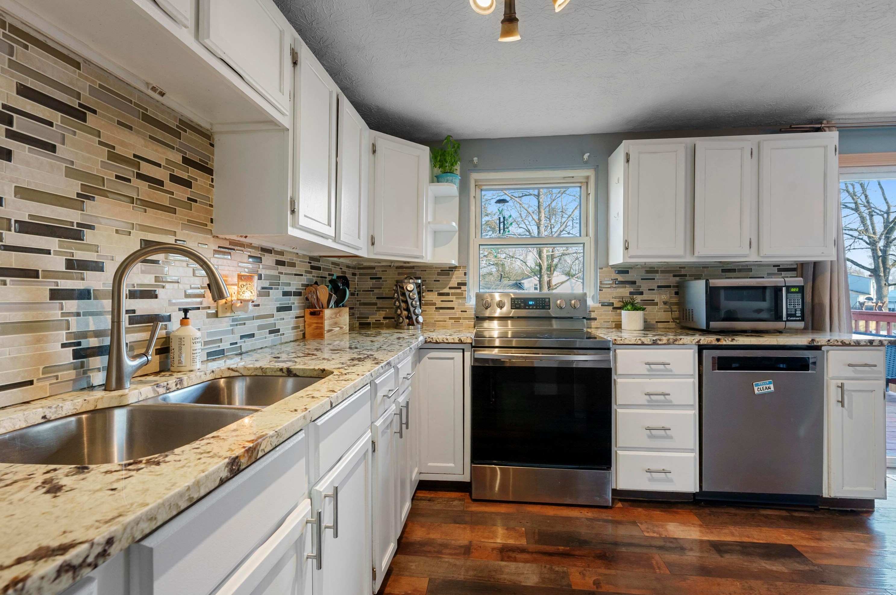 6440 Goldfinch Dr, Westerville OH  43081-3714 exterior