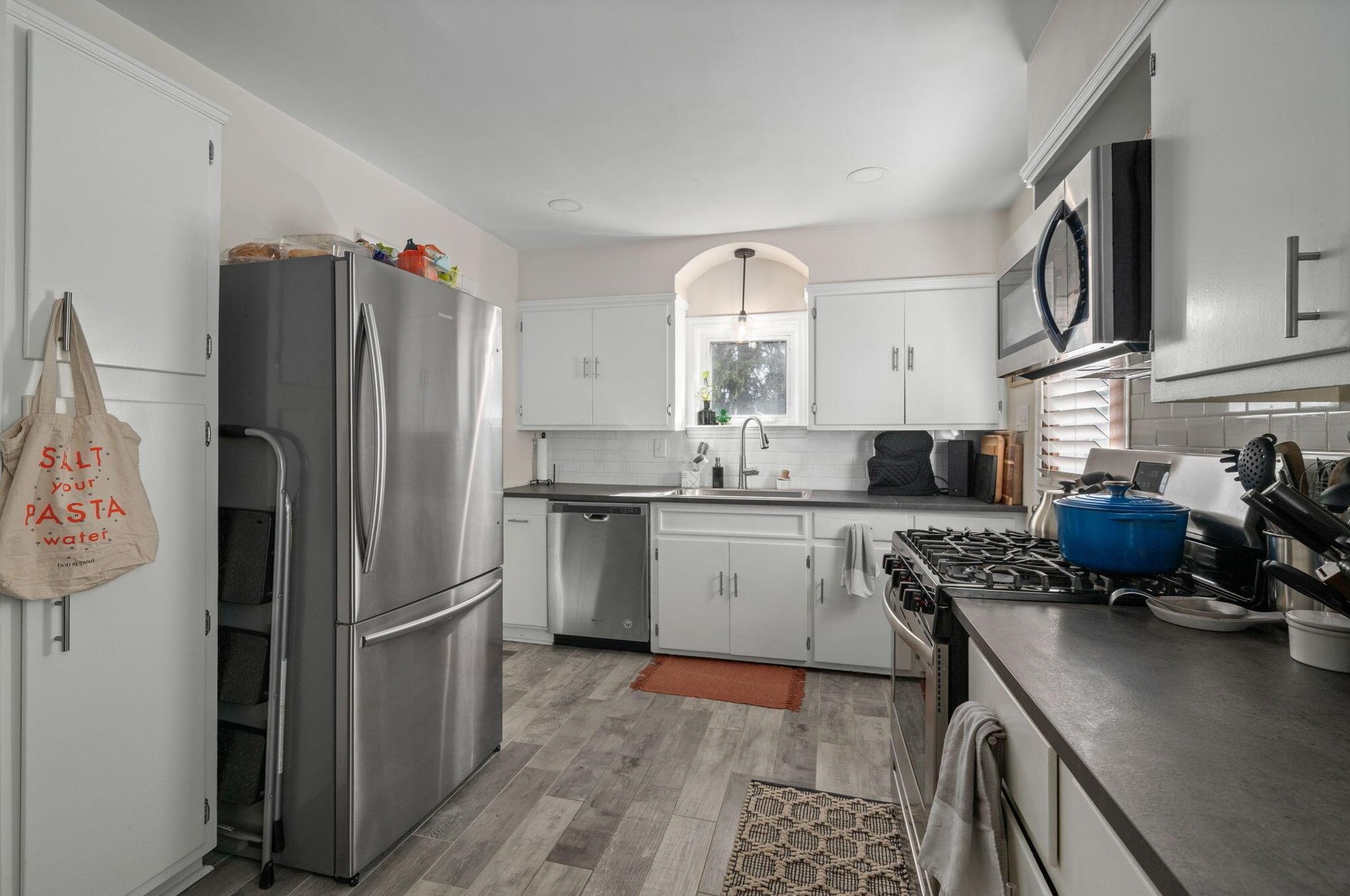 946 Grandon Ave, Columbus OH  43209-2529 exterior