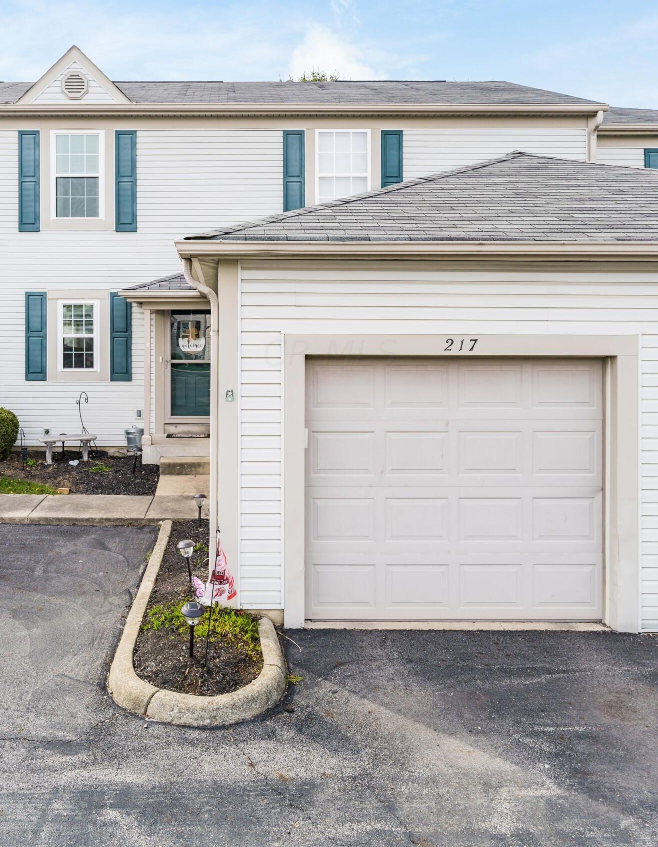 217 Hawkins Ln, Blacklick, OH 43004-9306