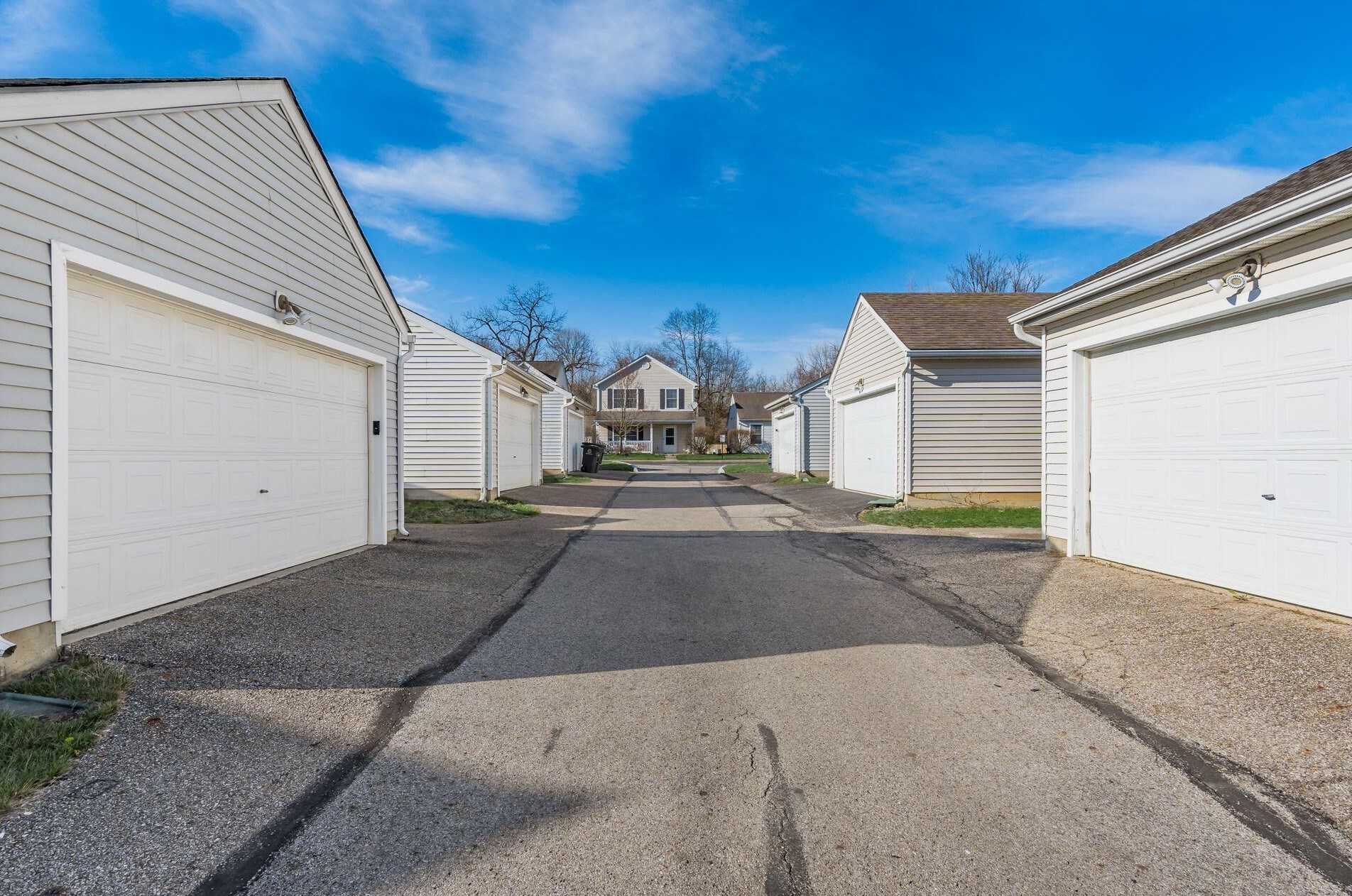 1844 Meadowlawn Dr, Columbus OH  43219-5524 exterior