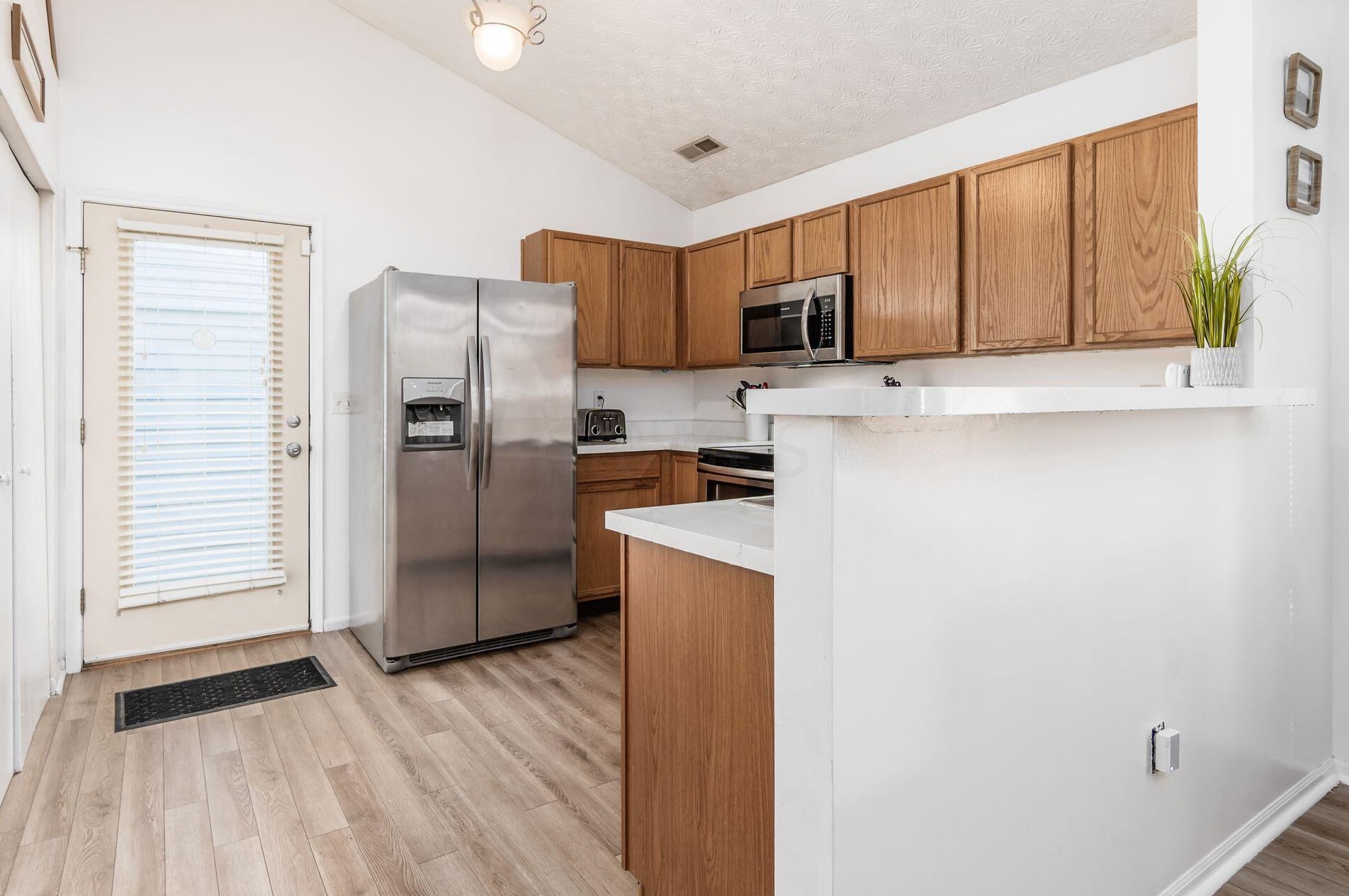 1844 Meadowlawn Dr, Columbus OH  43219-5524 exterior