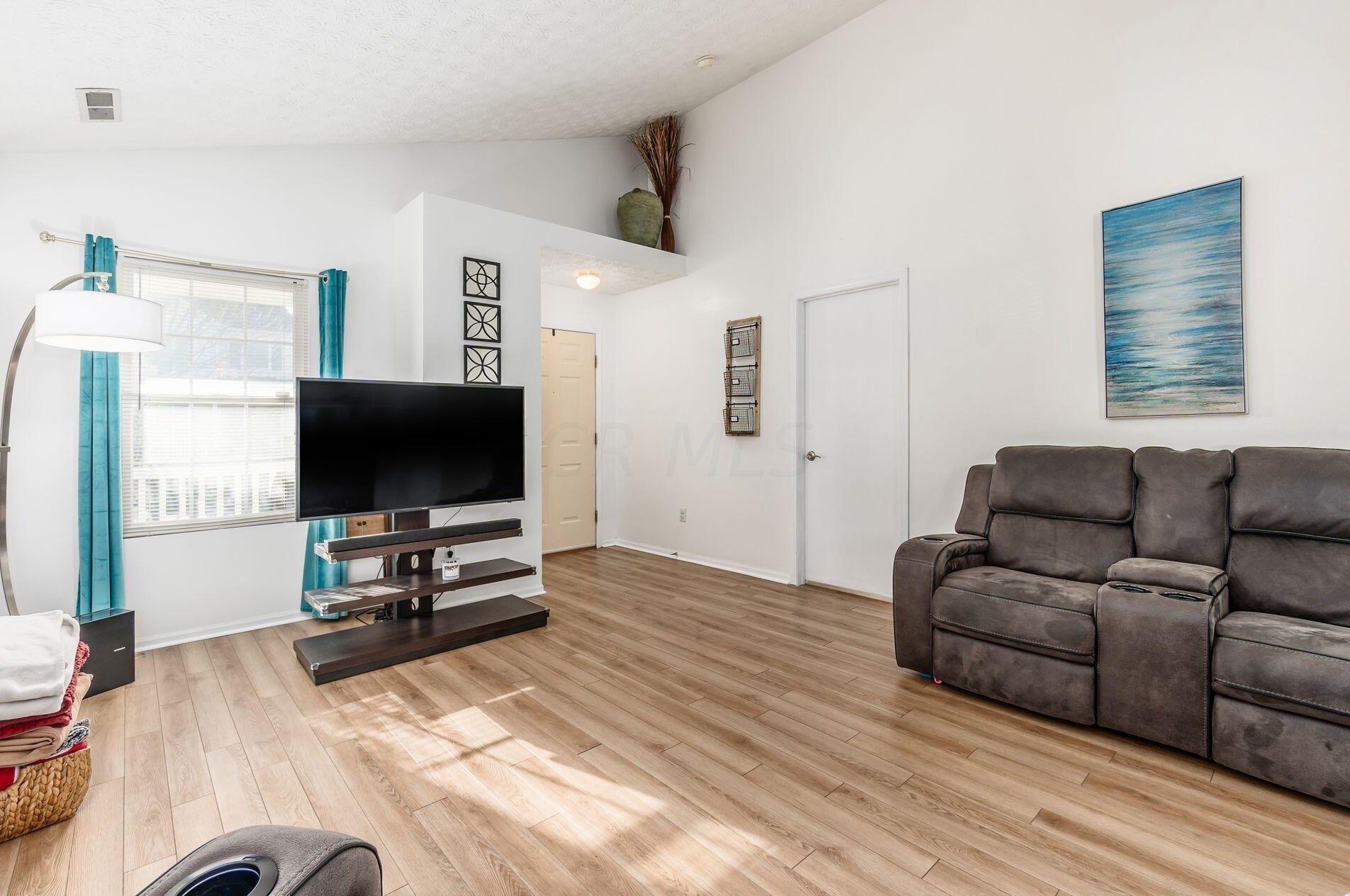 1844 Meadowlawn Dr, Columbus OH  43219-5524 exterior