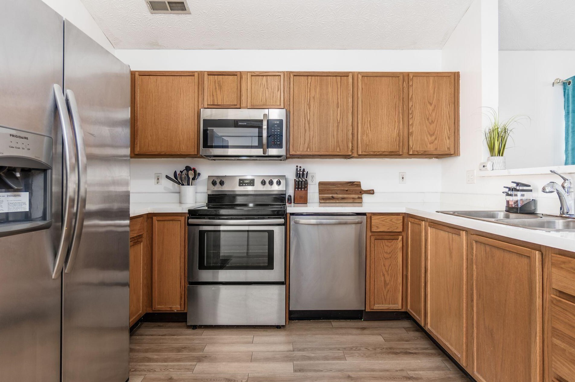 1844 Meadowlawn Dr, Columbus OH  43219-5524 exterior