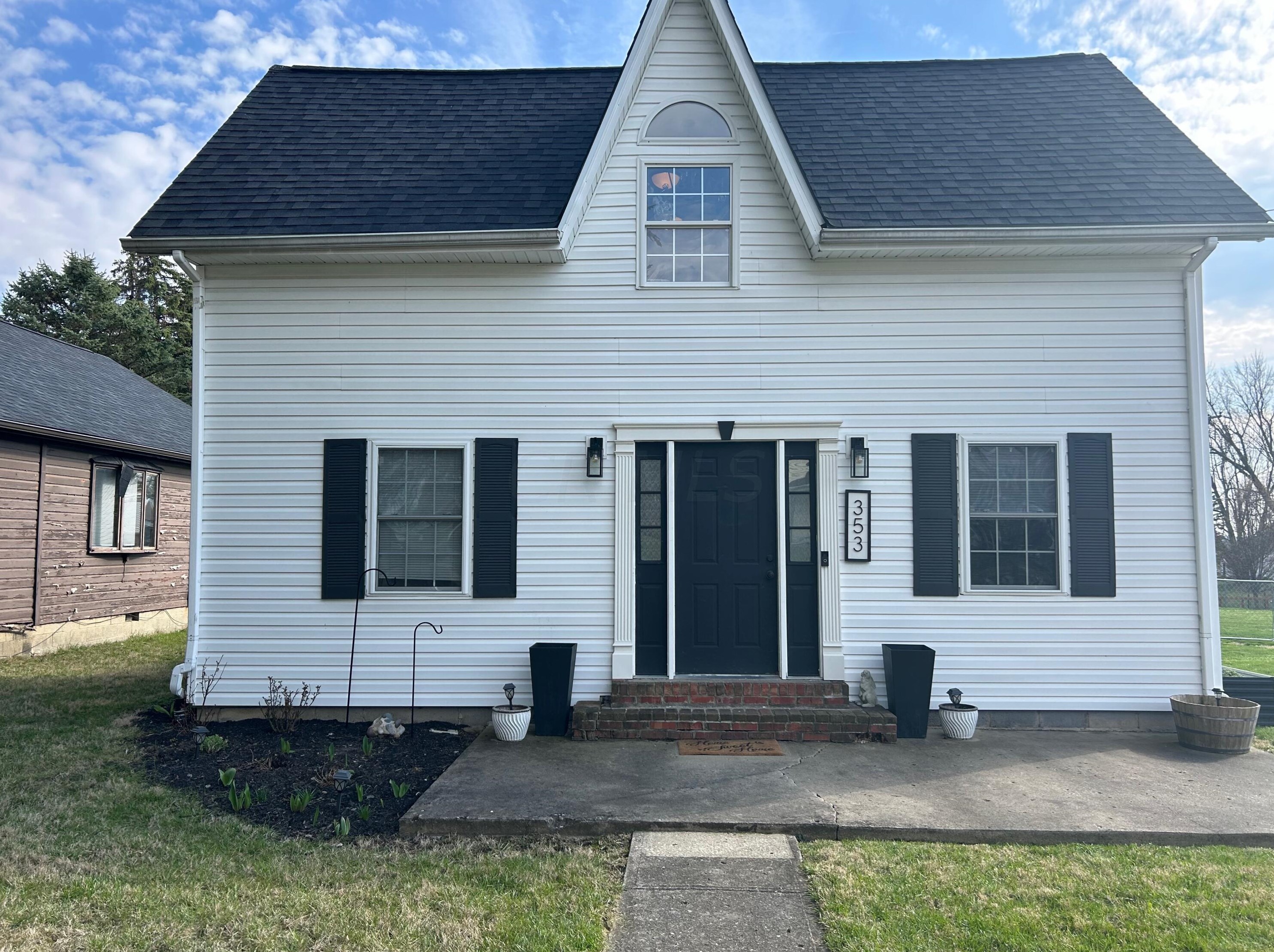 353 Main St, Mechanicsburg, OH 43044-1138