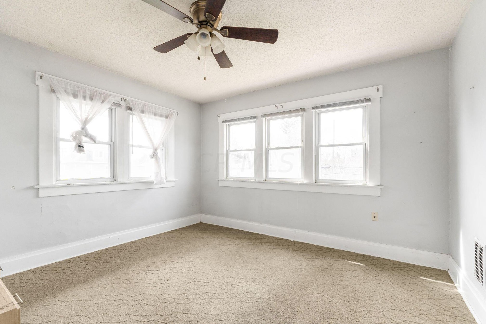 2507 Indianola Ave, Columbus OH 43202-2427 exterior