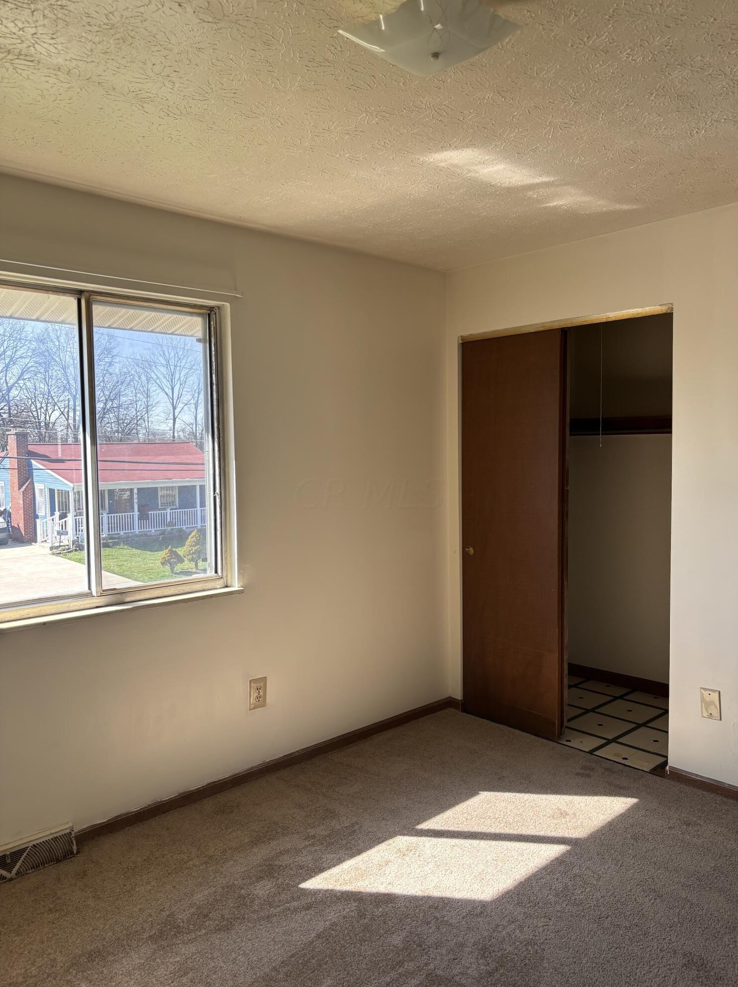 524 Clarendon Ave, Columbus OH 43223-2055 exterior