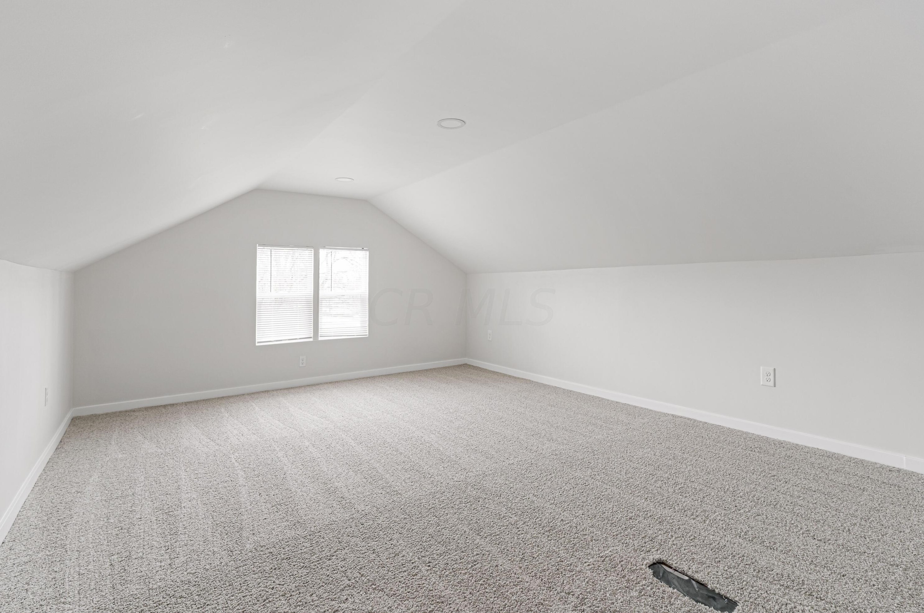 577 Highland Ave, Columbus OH 43223-1744 exterior