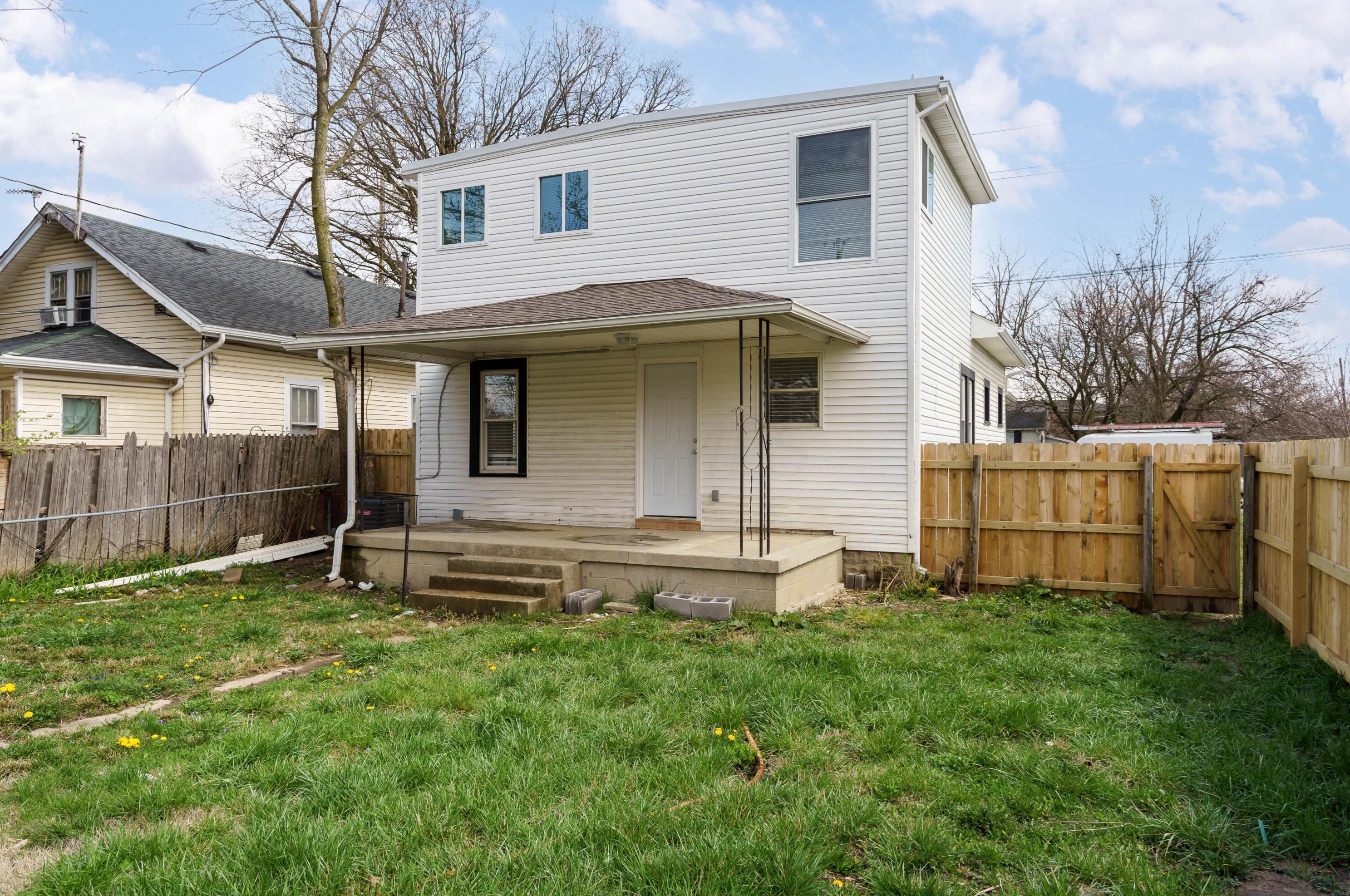 577 Highland Ave, Columbus OH 43223-1744 exterior