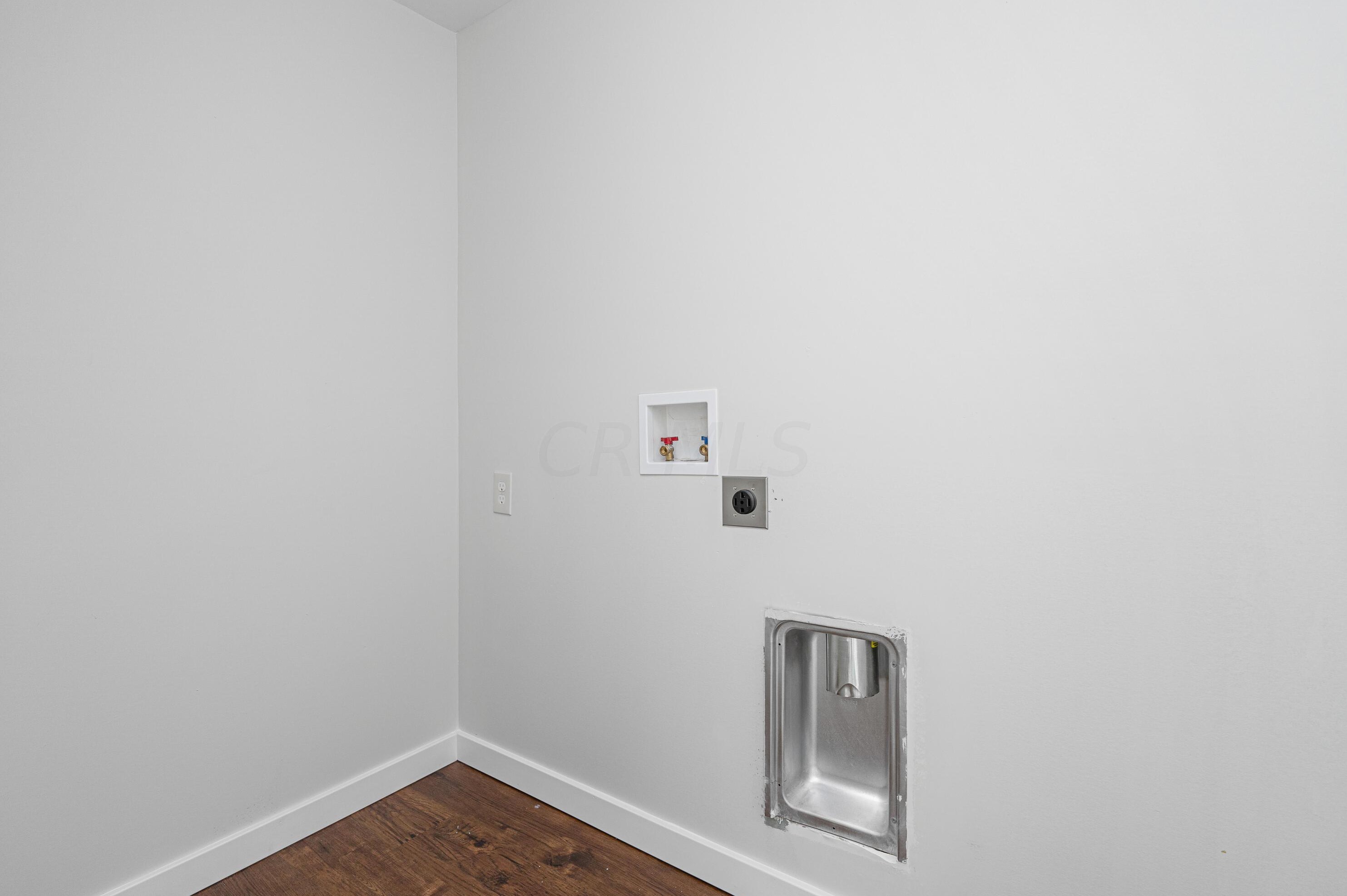 577 Highland Ave, Columbus OH 43223-1744 exterior