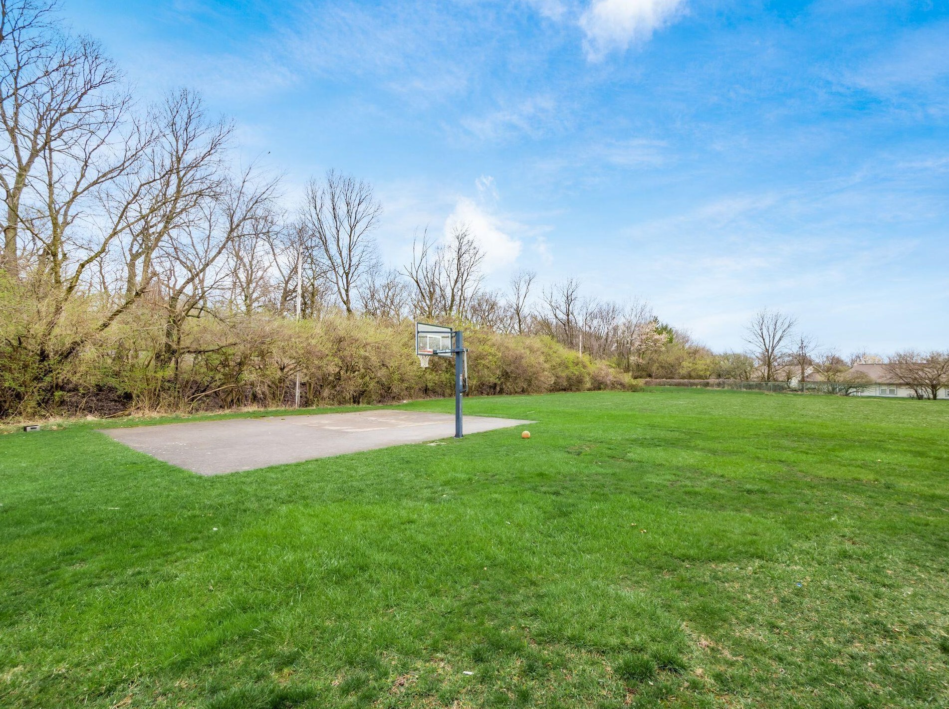 2442 Ravenel Dr, Columbus OH  43209-3307 exterior