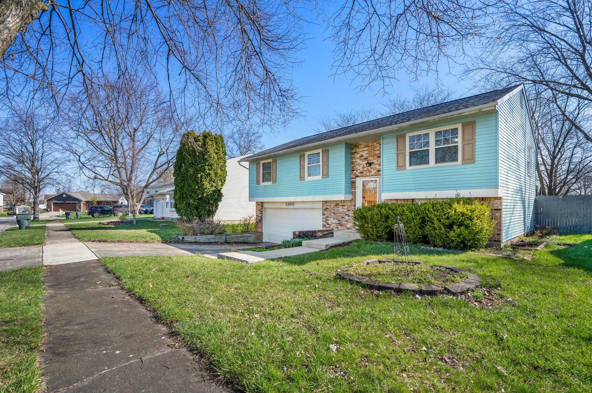 1300 Saffron Pl, Galloway, OH 43119-9278