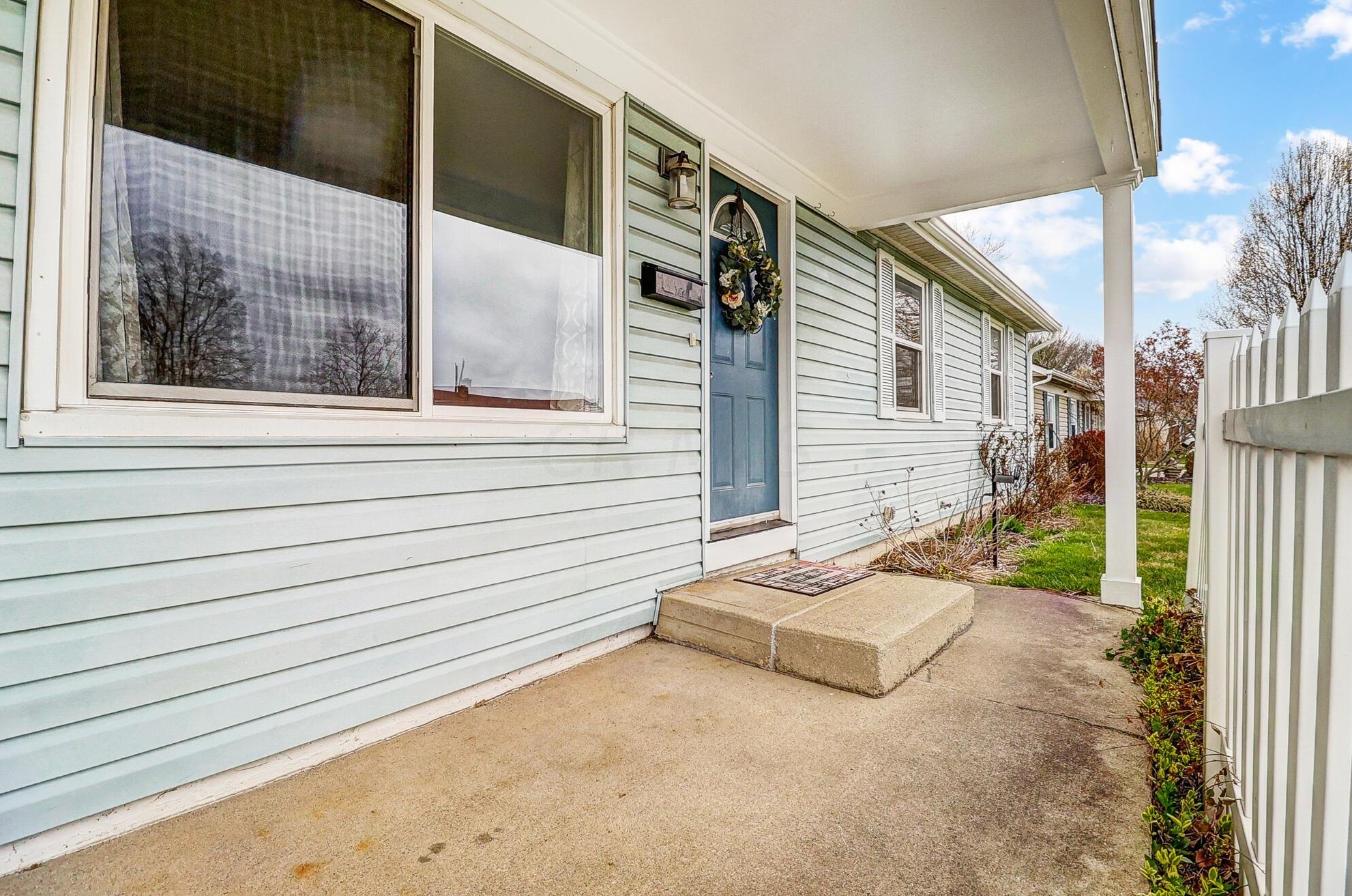 424 Amesbury Dr, Columbus OH  43230-2370 exterior