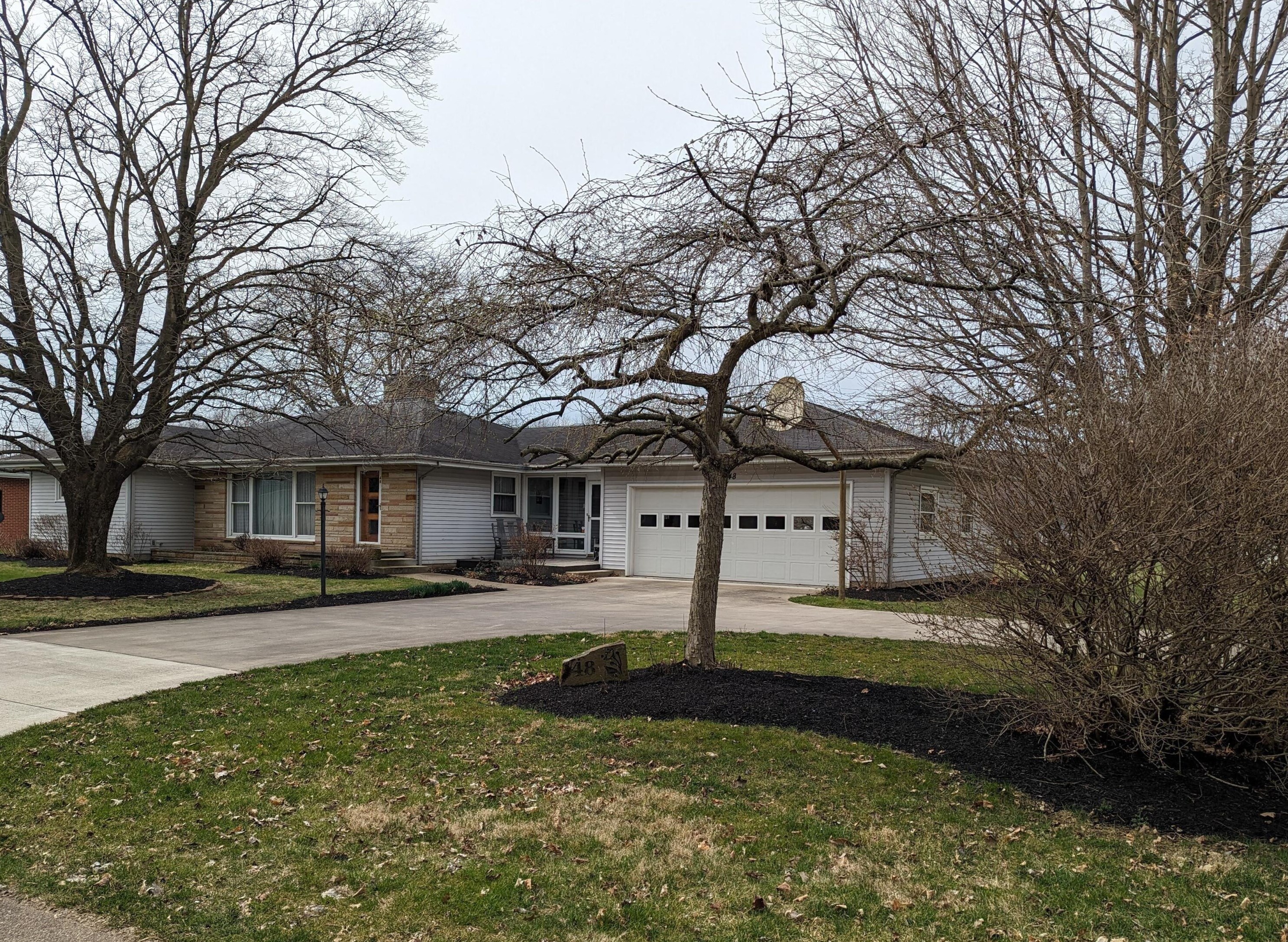 48 Highland Ave, Saint Louisville, OH 43071-9644