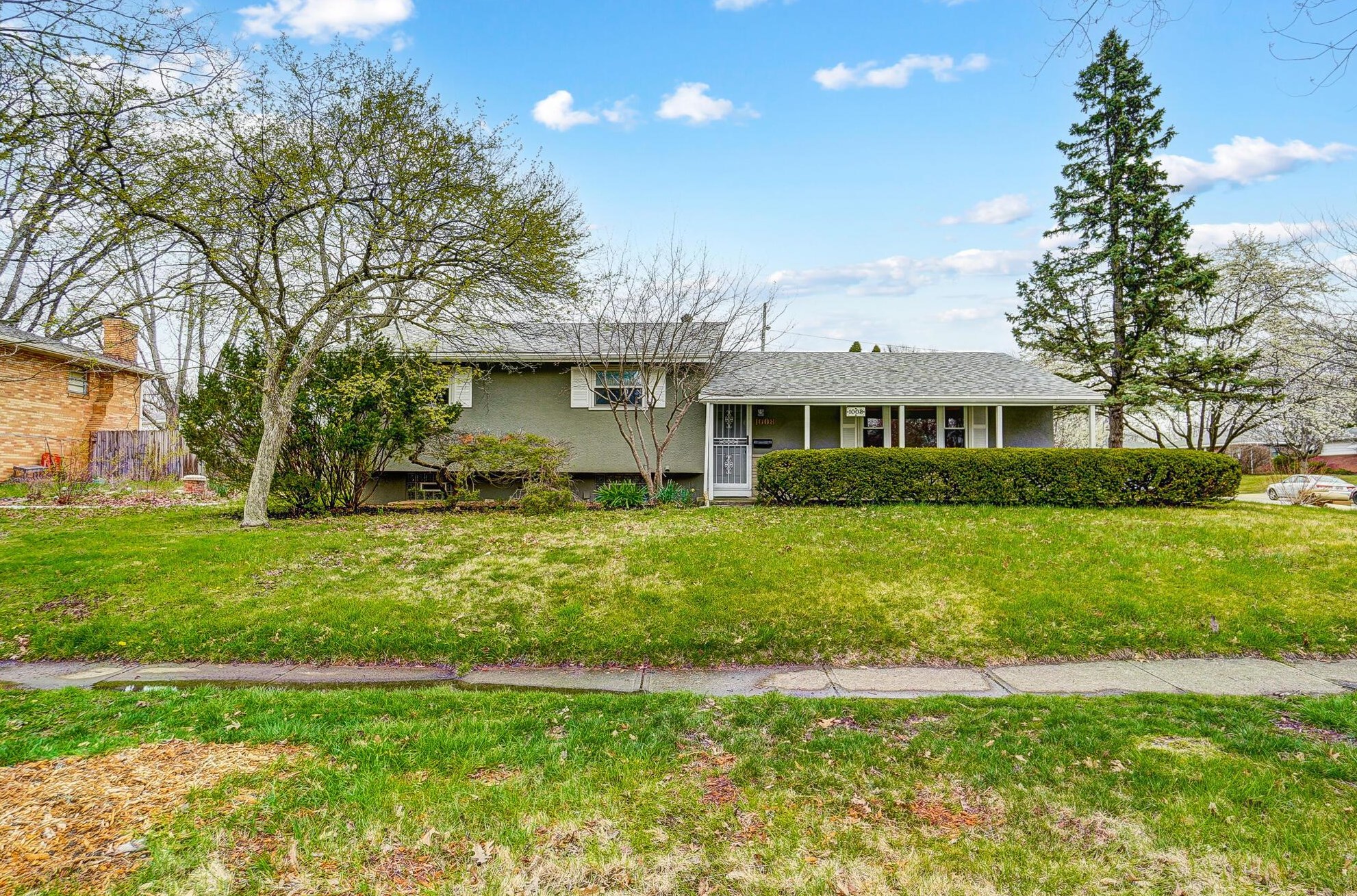 1008 Garden Rd, Columbus, OH 43224-1046