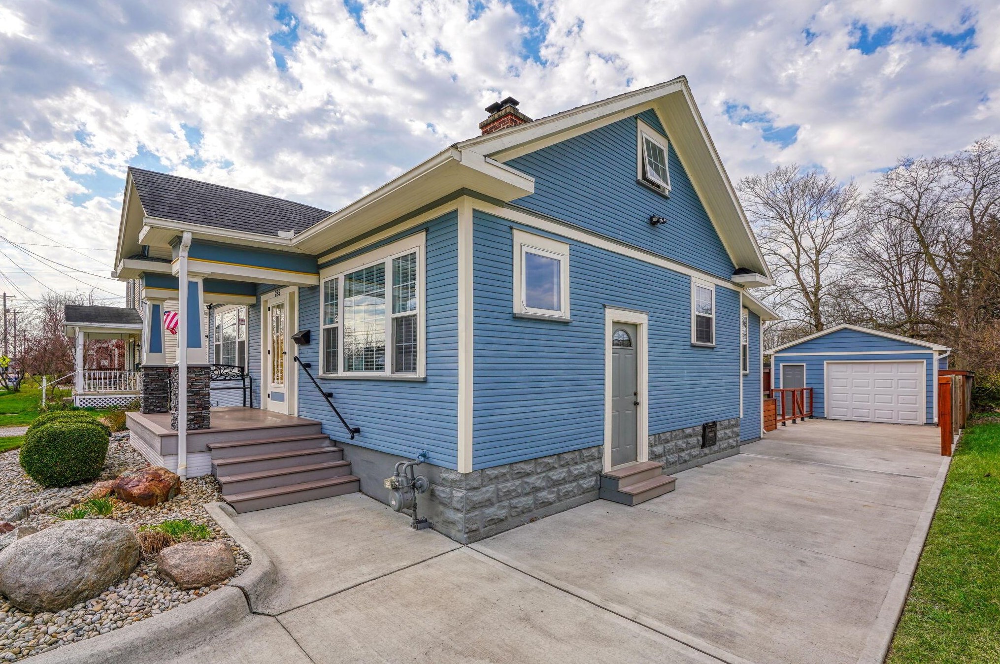 285 Waterloo St, Cnl Wnchstr OH  43110-1014 exterior