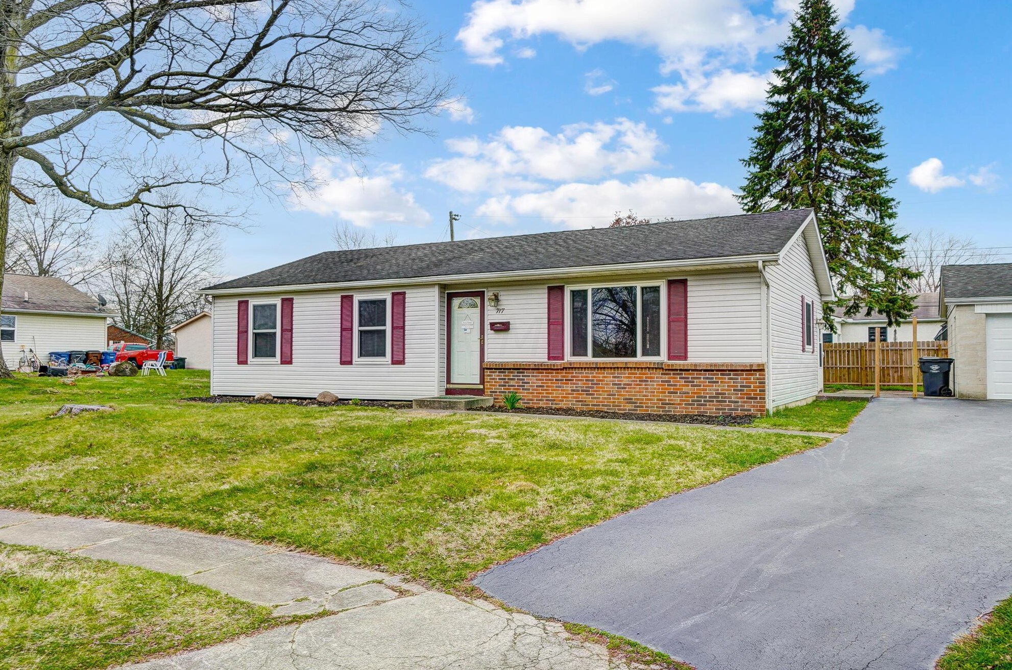 717 Penny Ct, Columbus, OH 43230-2325