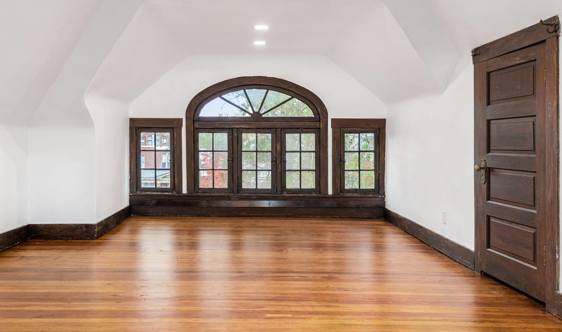 1841 Bryden Rd, Columbus OH  43205-2260 exterior