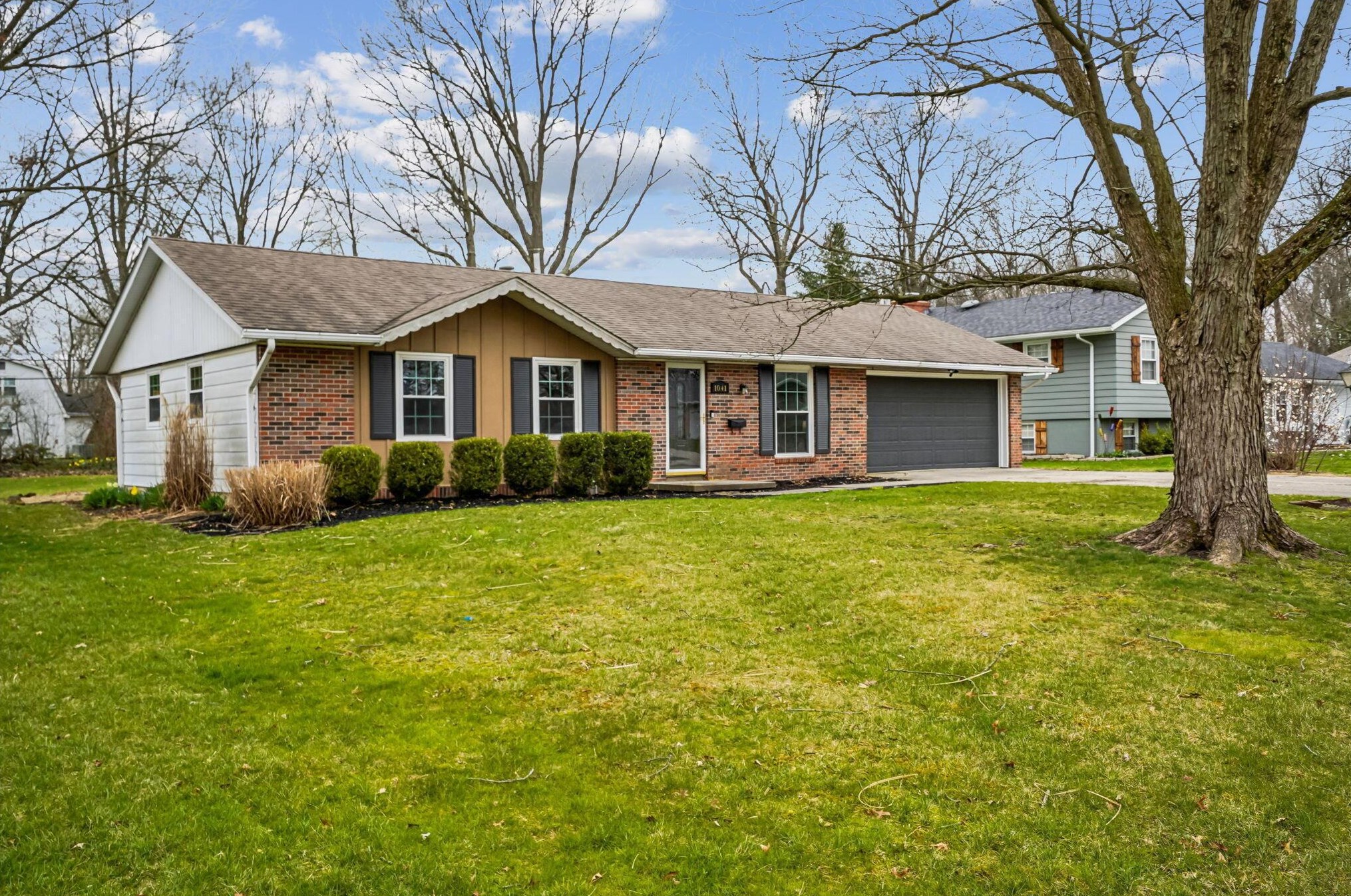 1041 Van Kirk Dr, Marysville, OH 43040-1346