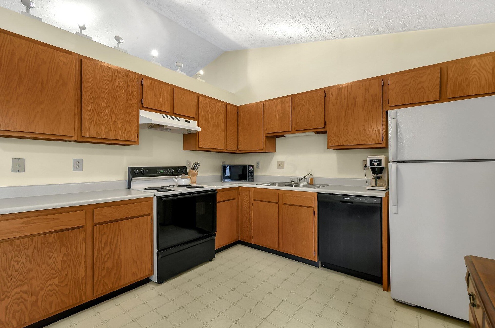 2364 Rolling Rock Dr, Columbus OH 43229-4780 exterior