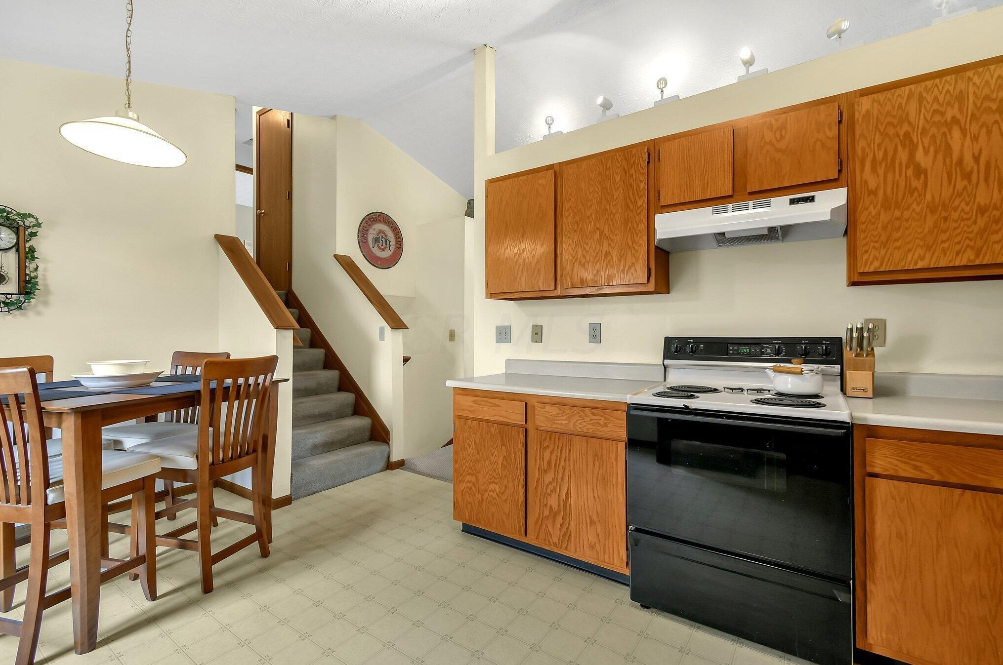 2364 Rolling Rock Dr, Columbus OH 43229-4780 exterior