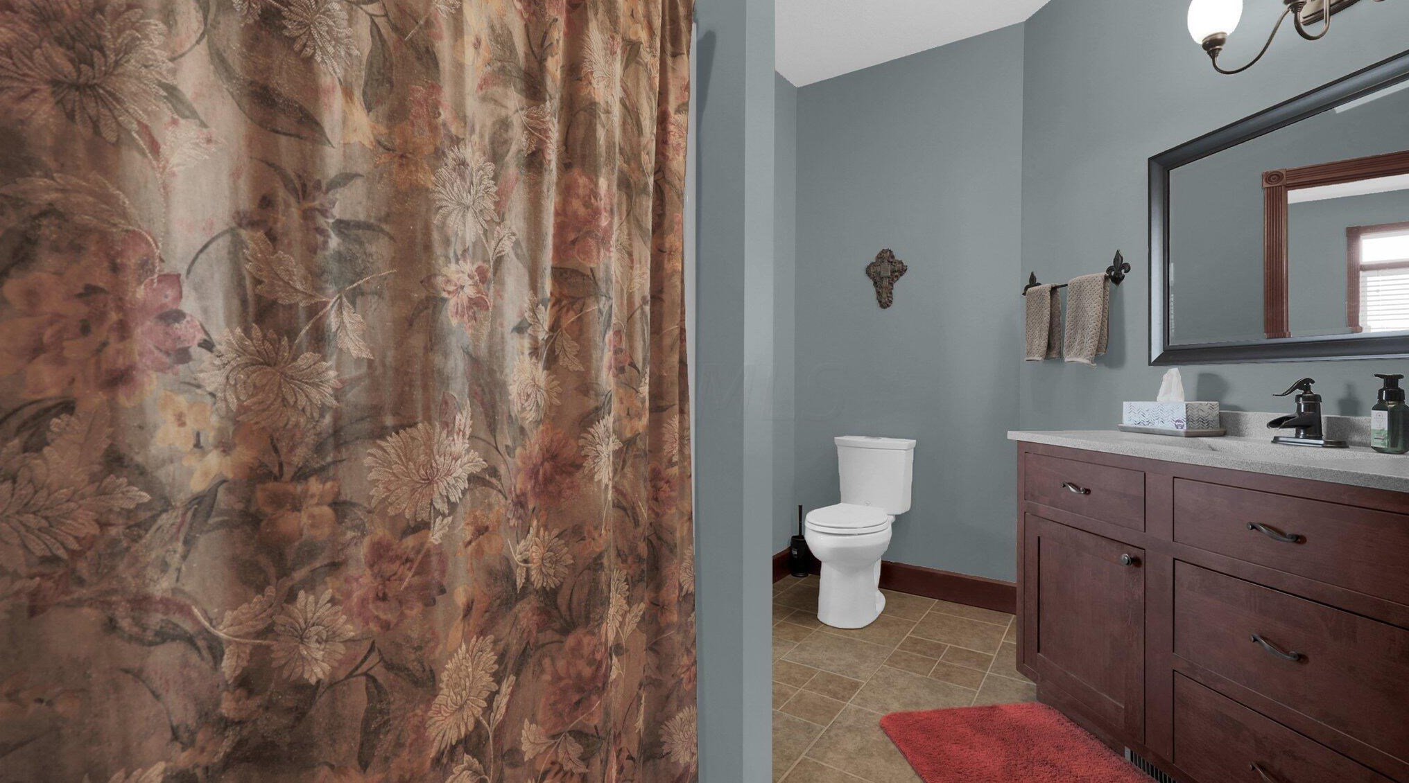 3163 Sarah Dr, Lancaster OH 43130-7866 exterior