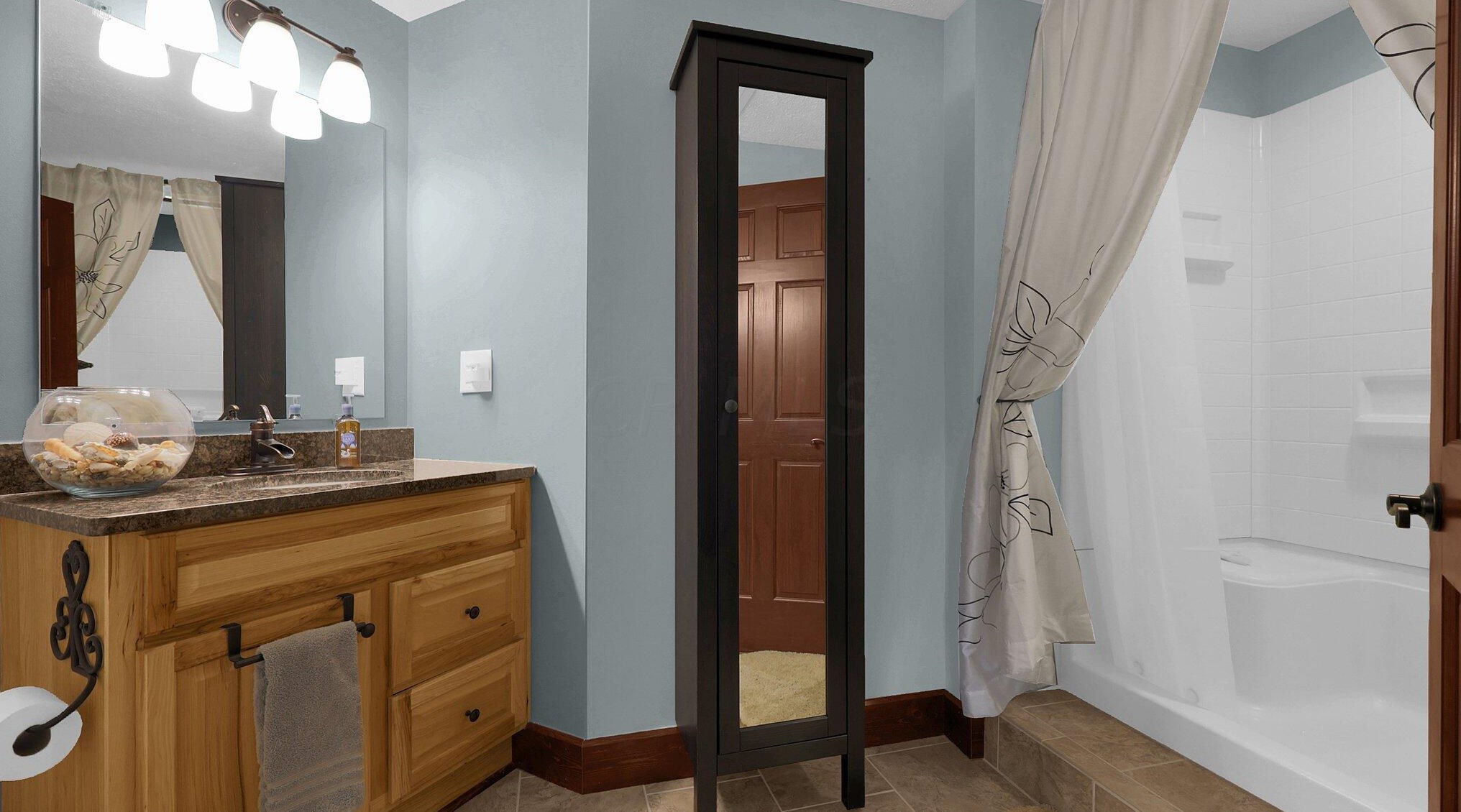 3163 Sarah Dr, Lancaster OH 43130-7866 exterior