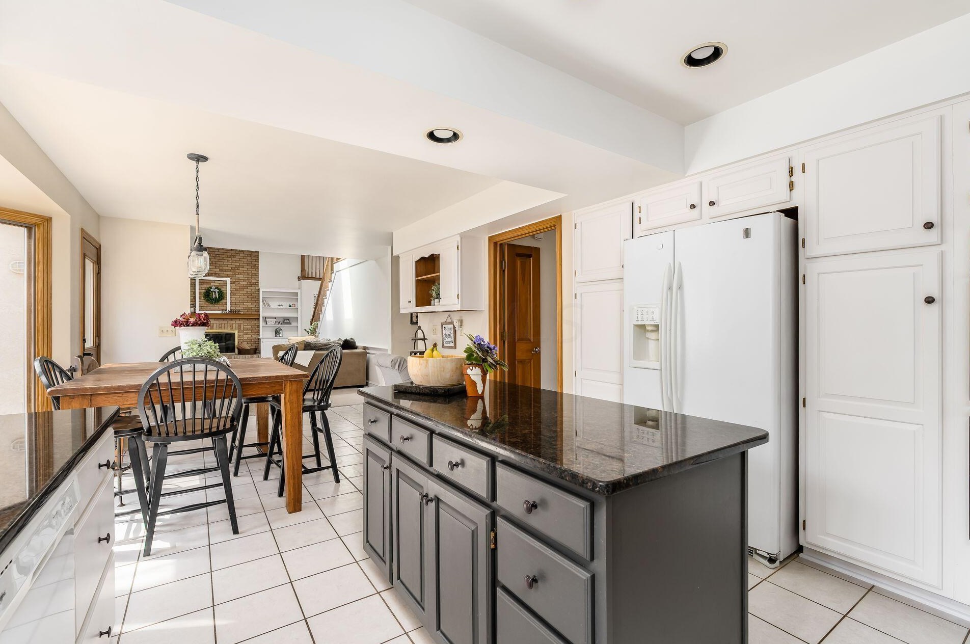 6371 Lake Trail Dr, Westerville OH  43082-8766 exterior
