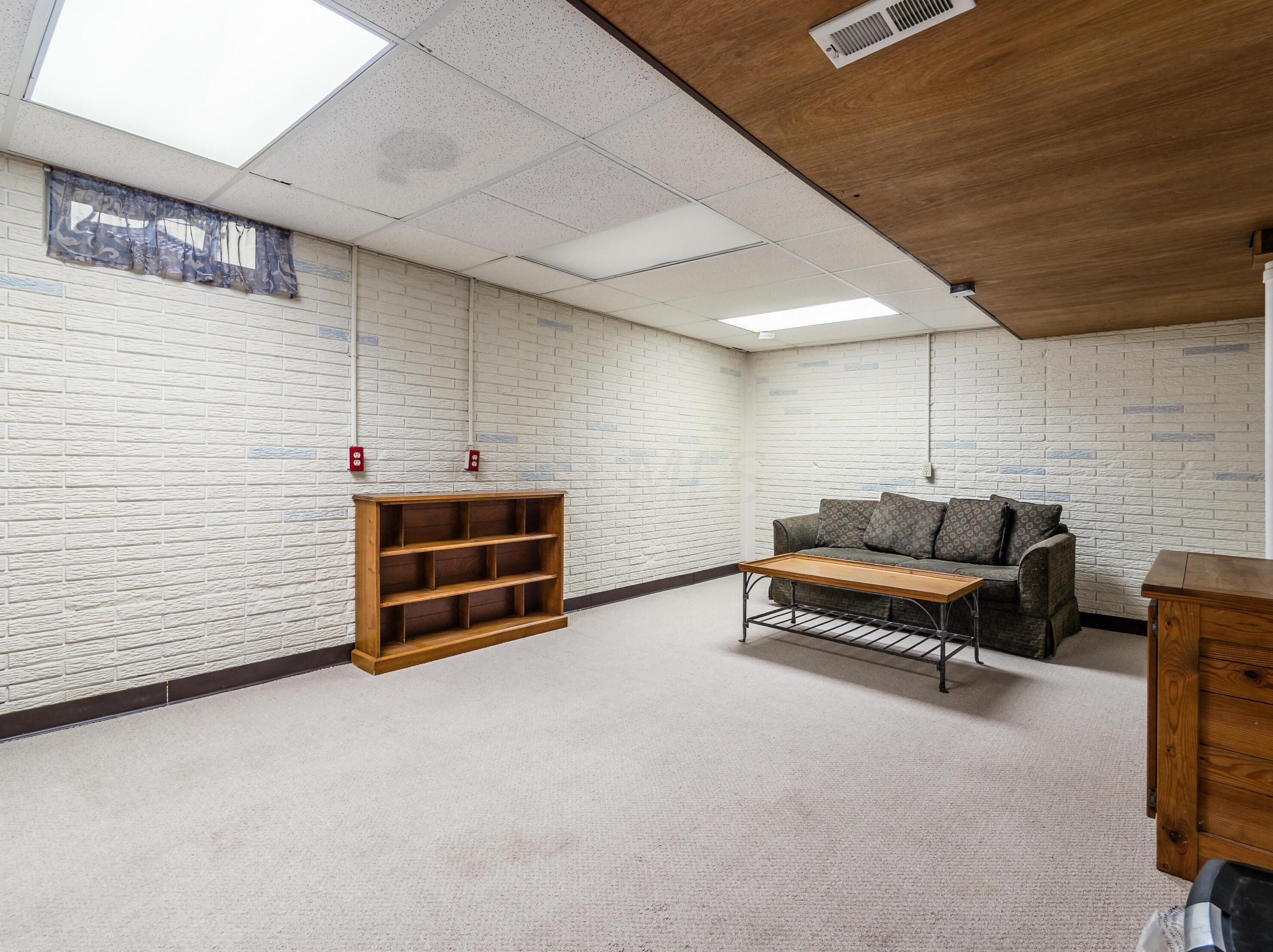 6283 Billington Dr, Columbus OH 43213-3479 exterior