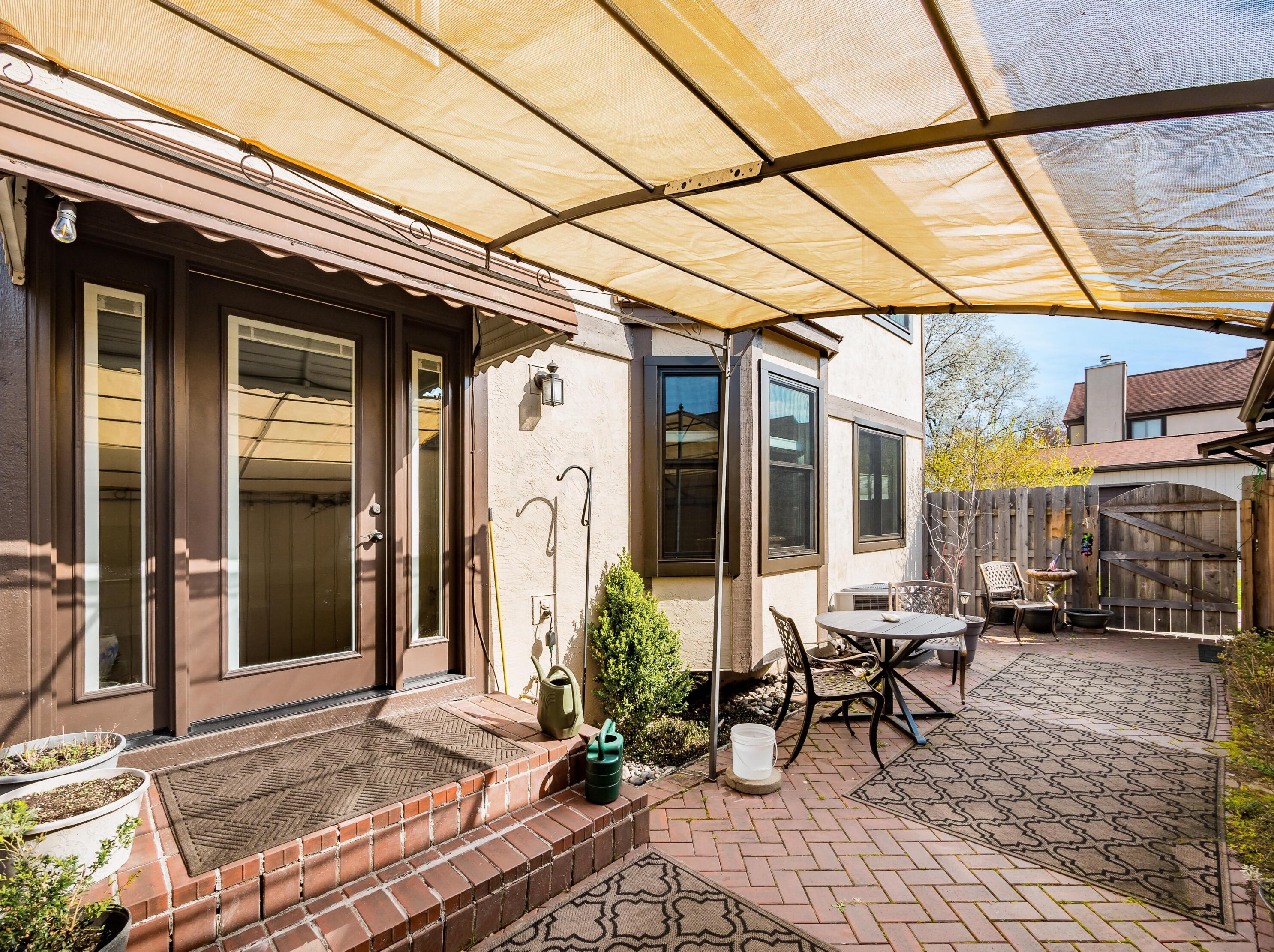 6283 Billington Dr, Columbus OH 43213-3479 exterior