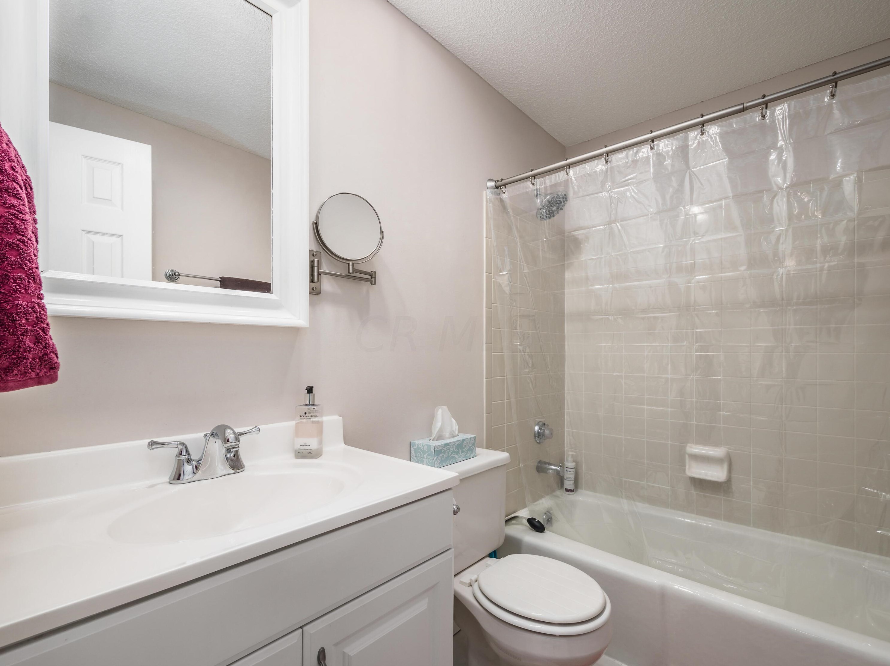 6283 Billington Dr, Columbus OH 43213-3479 exterior