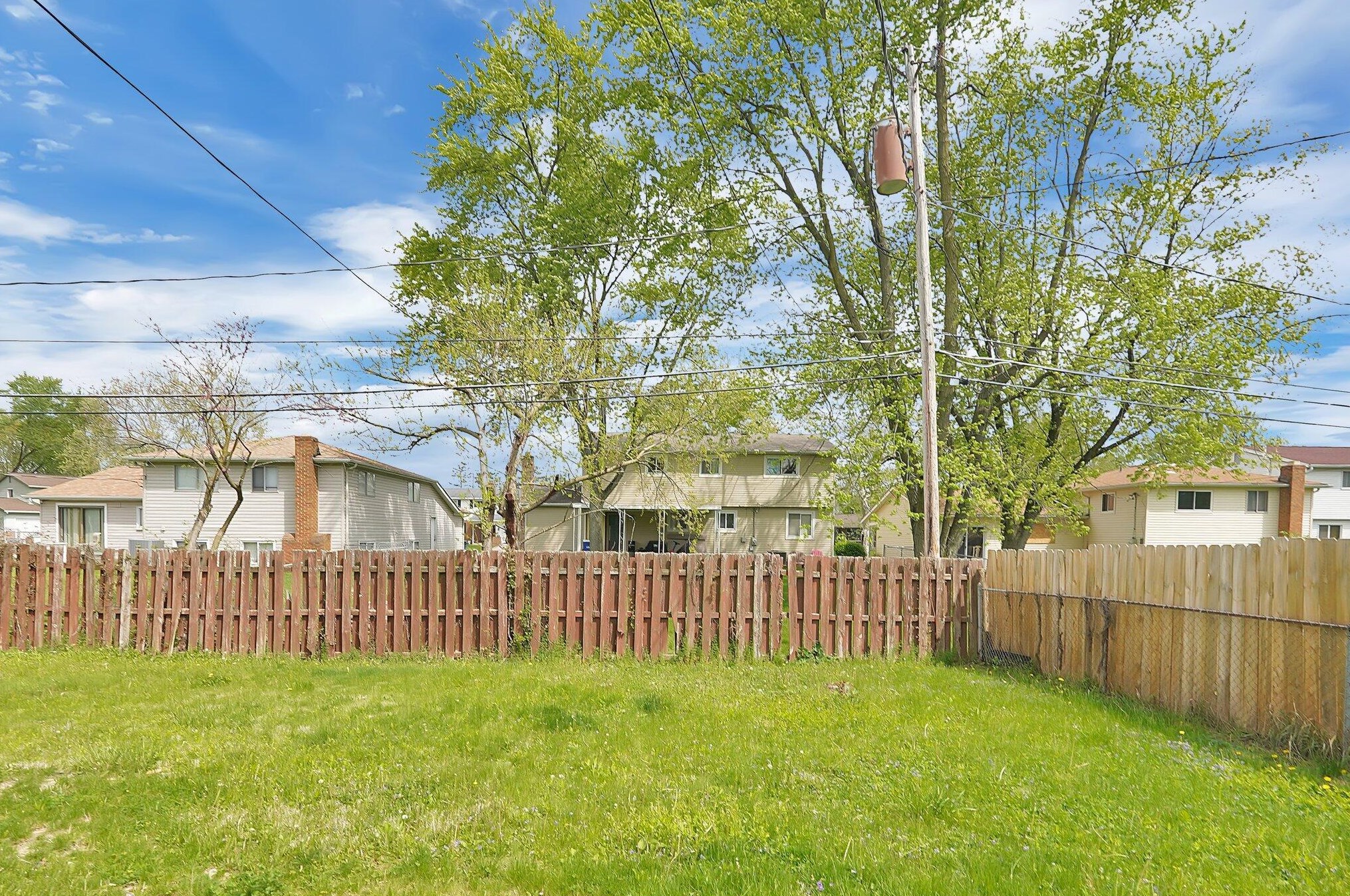 5404 Aqua St, Columbus OH  43229-3916 exterior