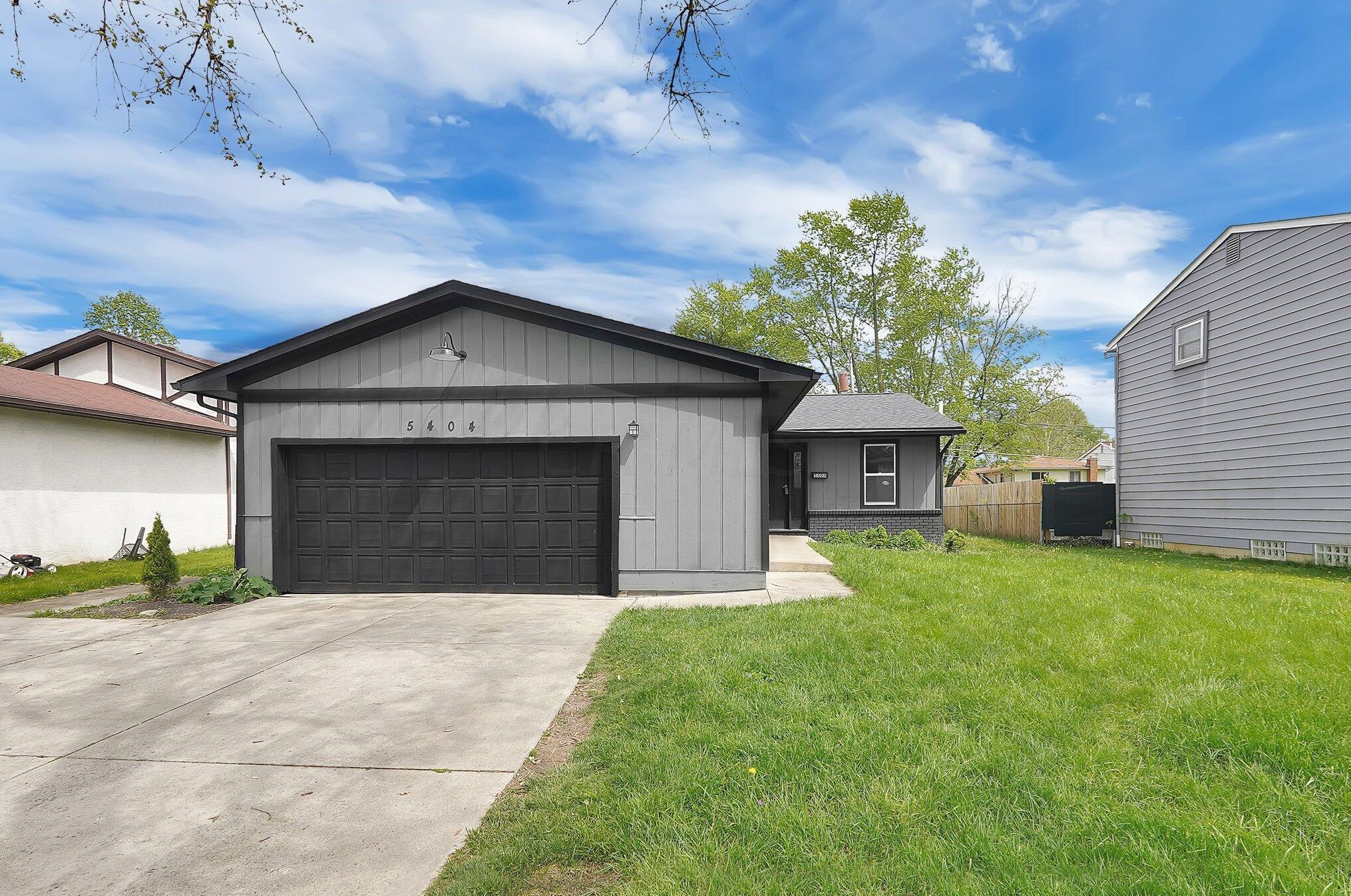 5404 Aqua St, Columbus OH  43229-3916 exterior