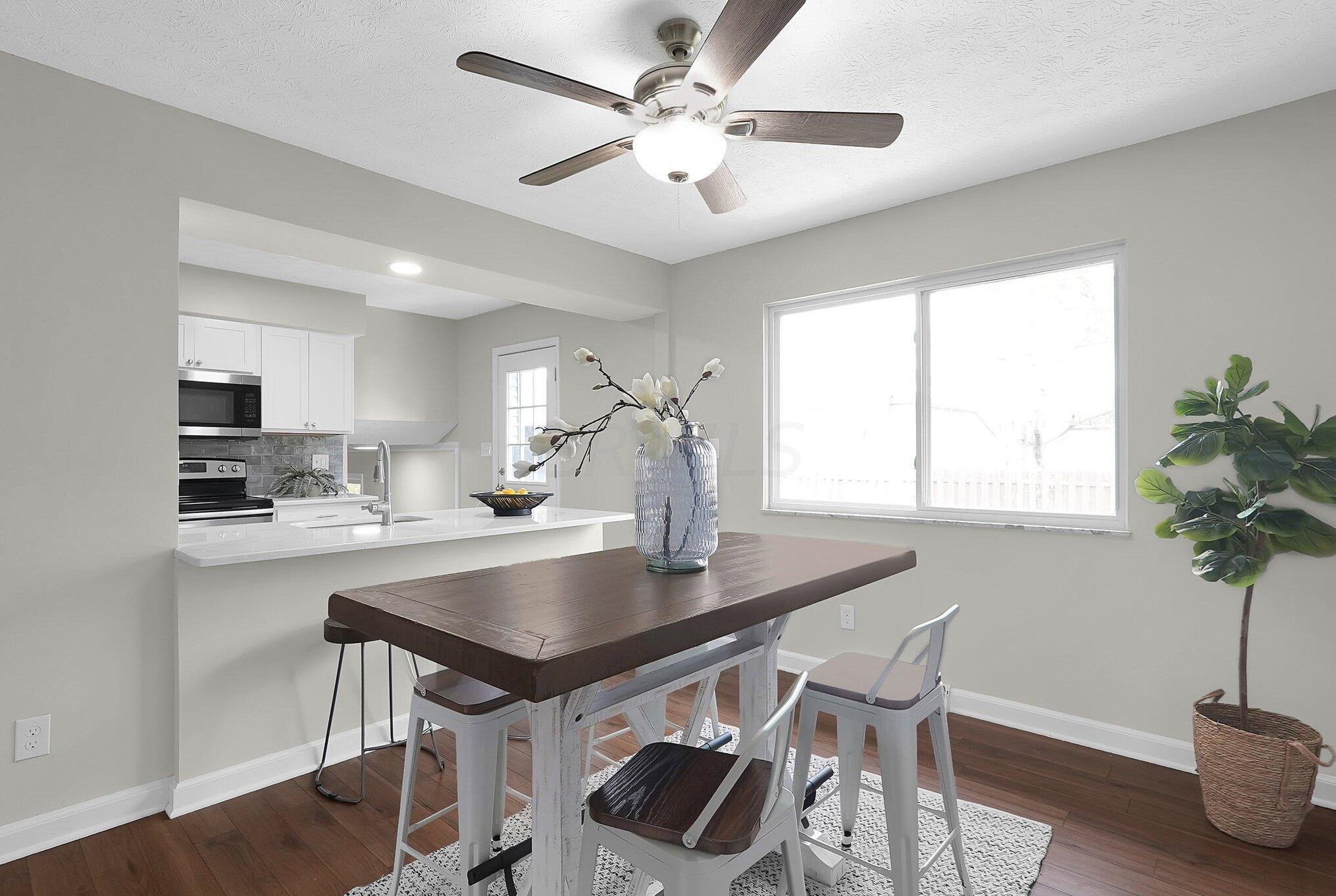 5404 Aqua St, Columbus OH  43229-3916 exterior