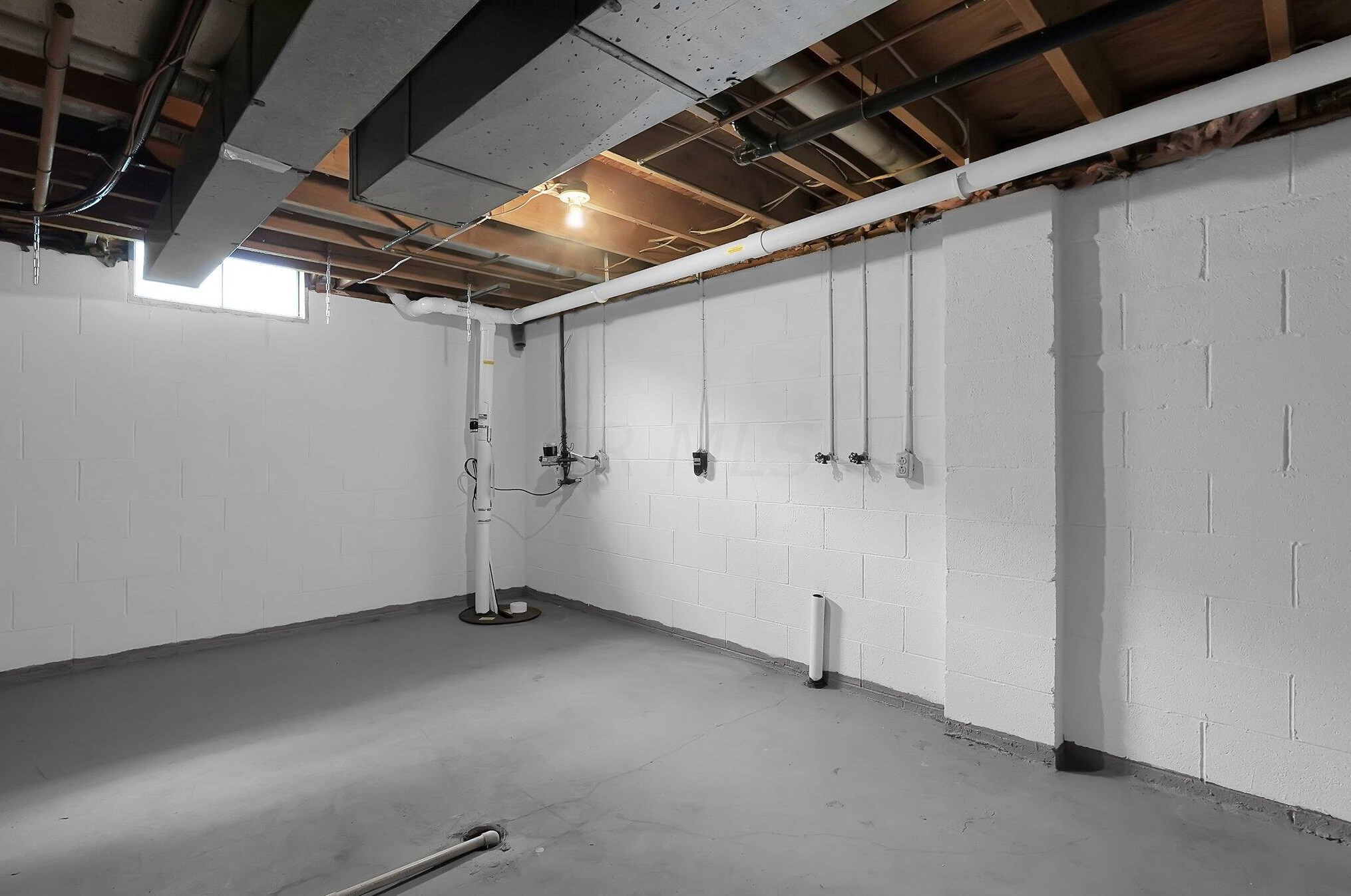 5404 Aqua St, Columbus OH  43229-3916 exterior