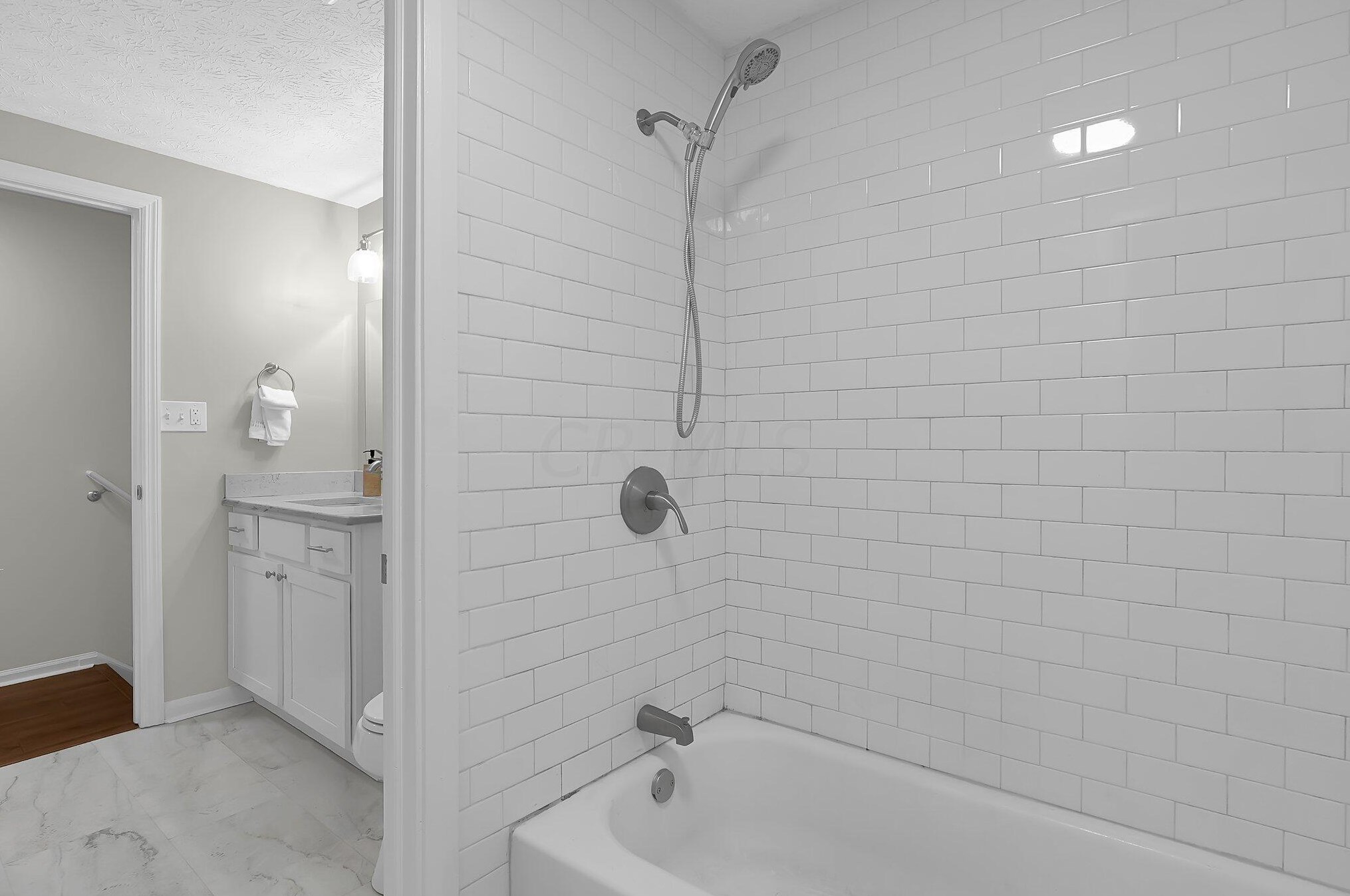 5404 Aqua St, Columbus OH  43229-3916 exterior