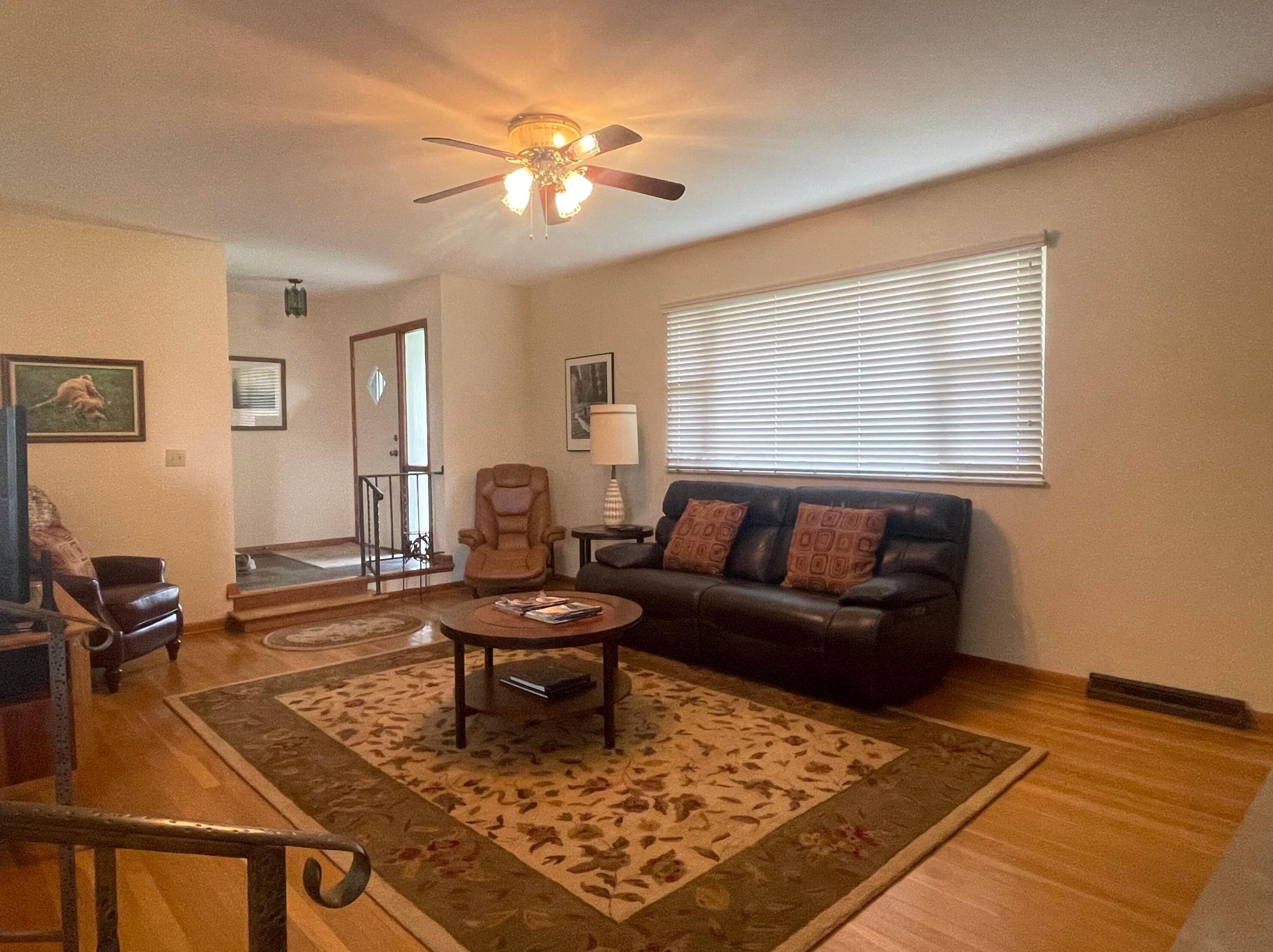 1033 Bronwyn Ave, Columbus OH 43204-2240 exterior