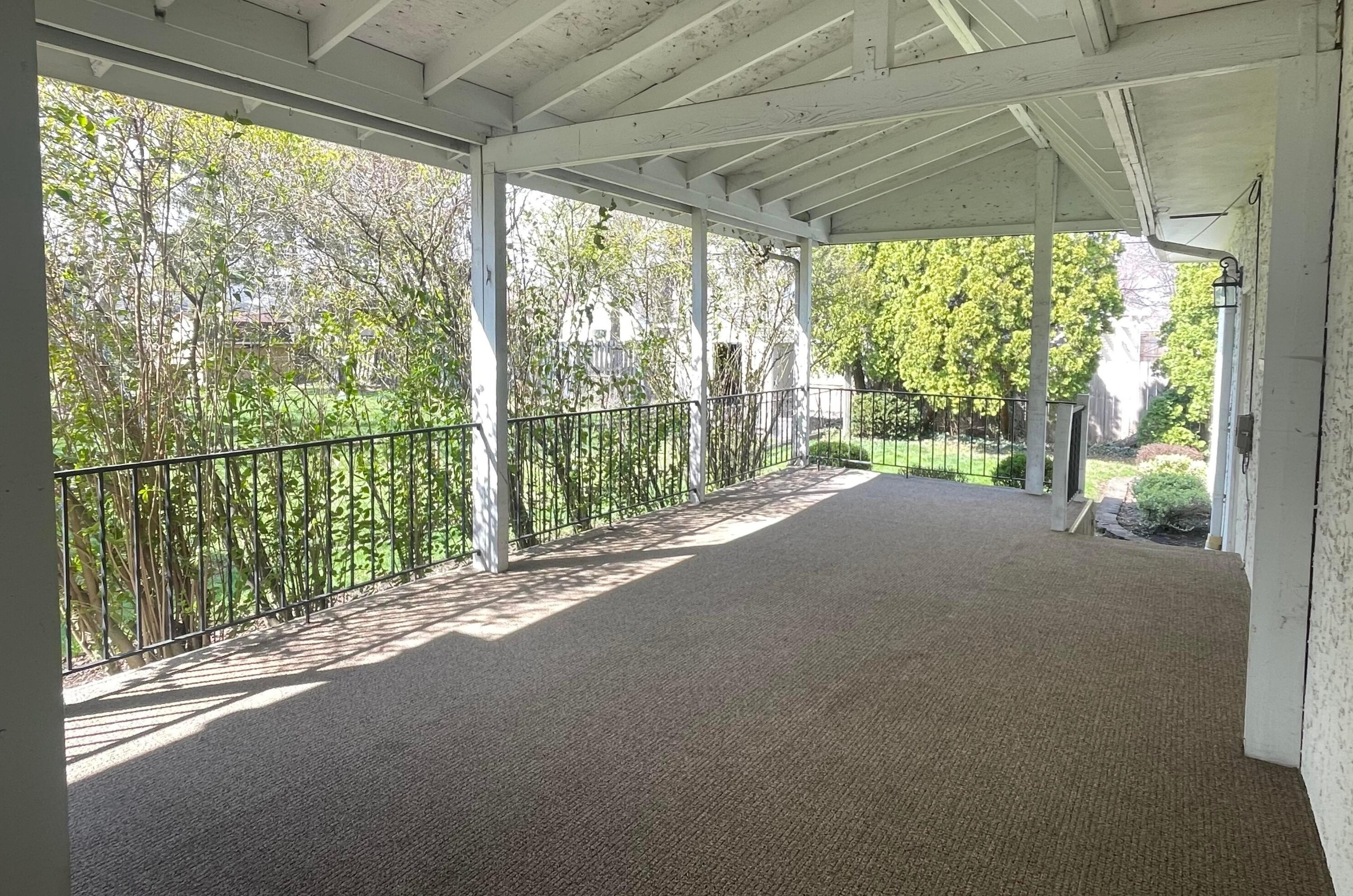 1033 Bronwyn Ave, Columbus OH 43204-2240 exterior